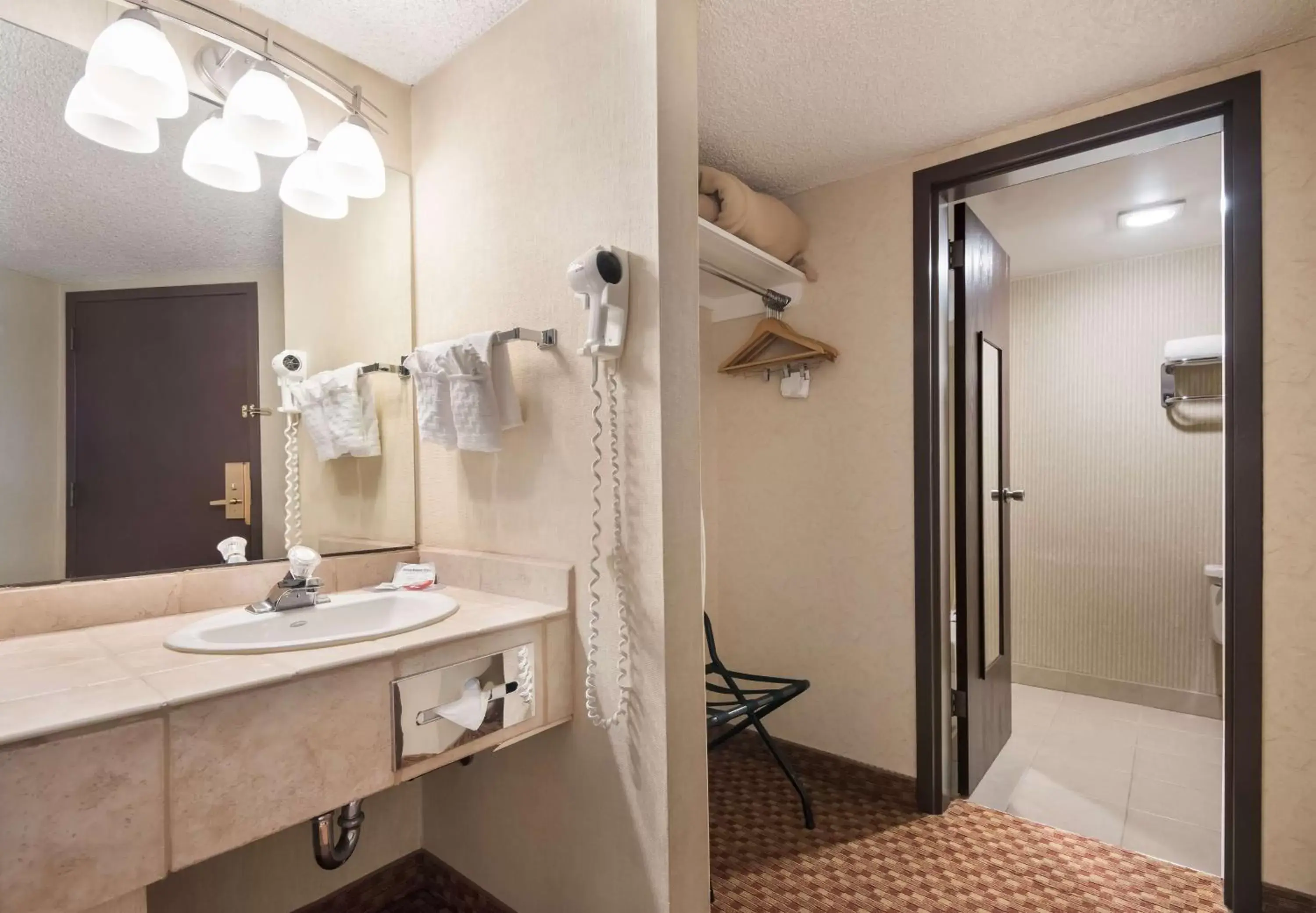 Bathroom in SureStay Plus Hotel by Best Western Reno Airport