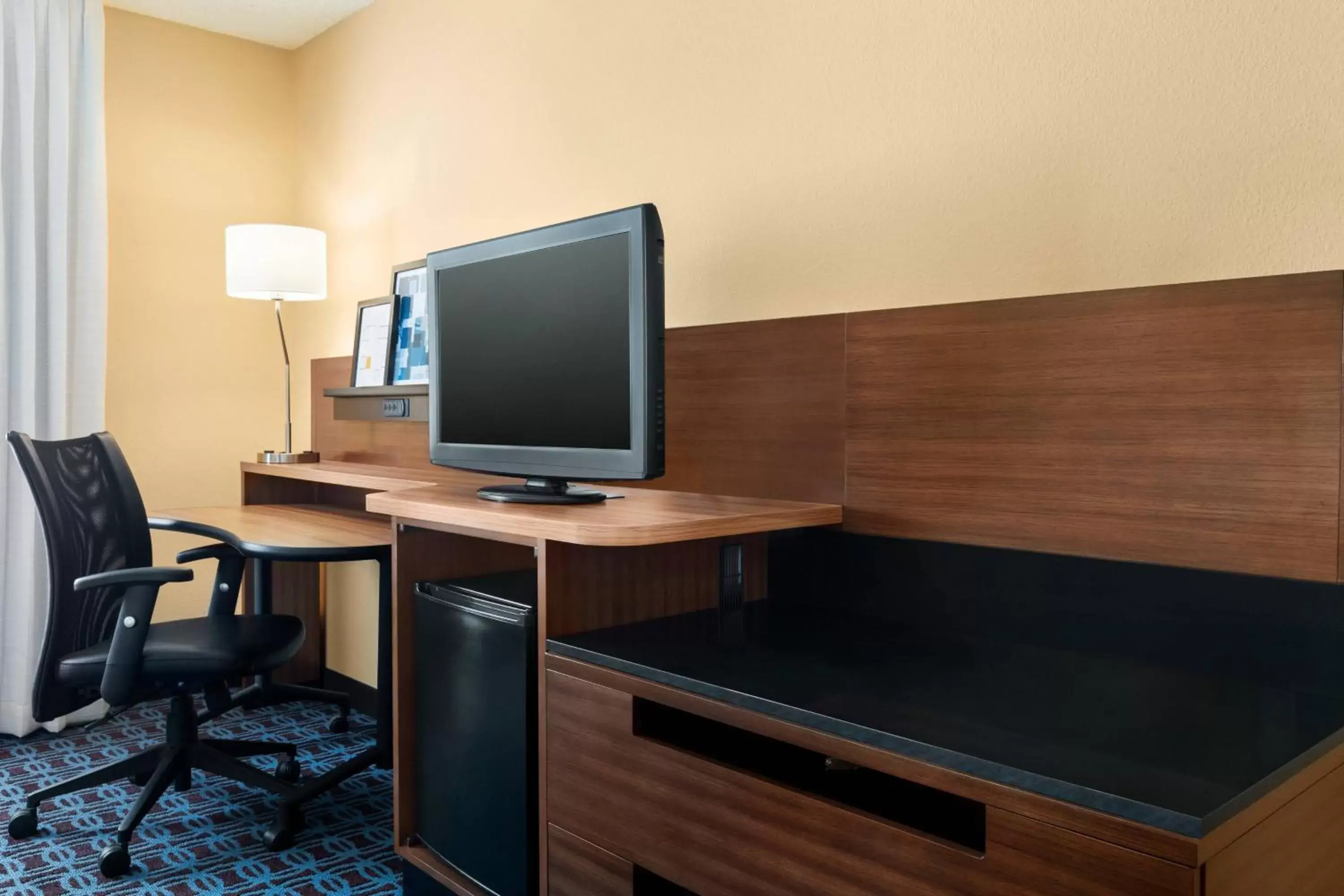 Photo of the whole room, TV/Entertainment Center in Fairfield Inn Roseville