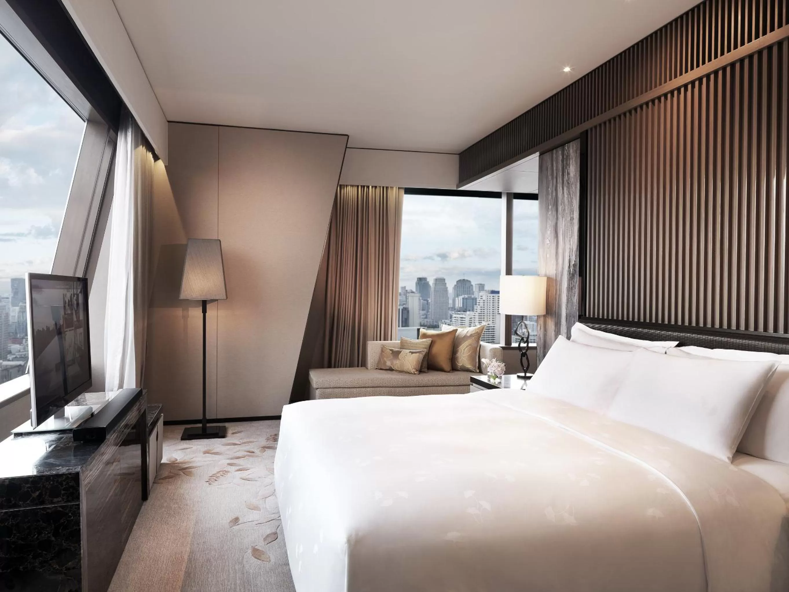 Photo of the whole room, Bed in The Okura Prestige Bangkok