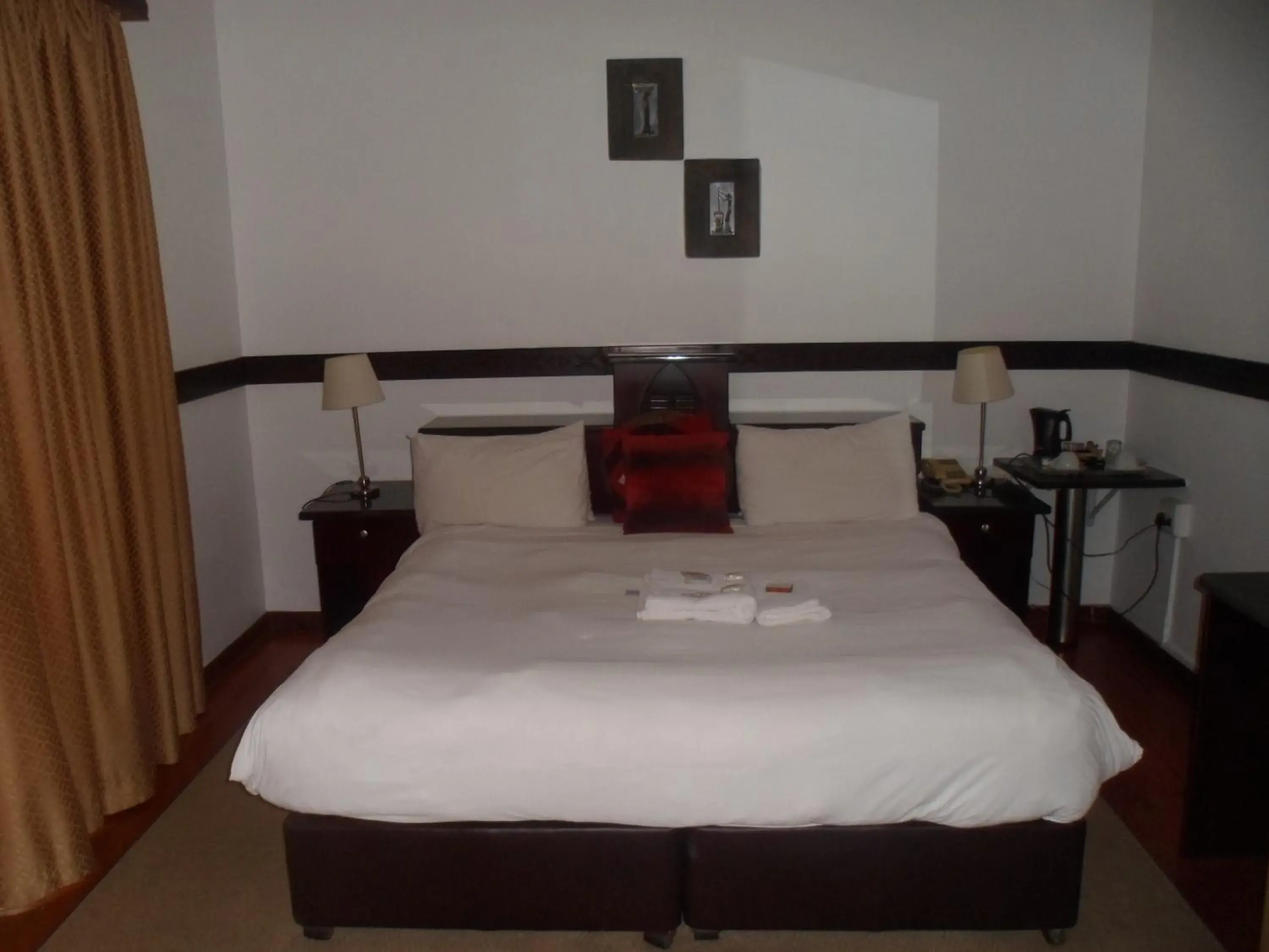 Bed in Laletsa Lodge