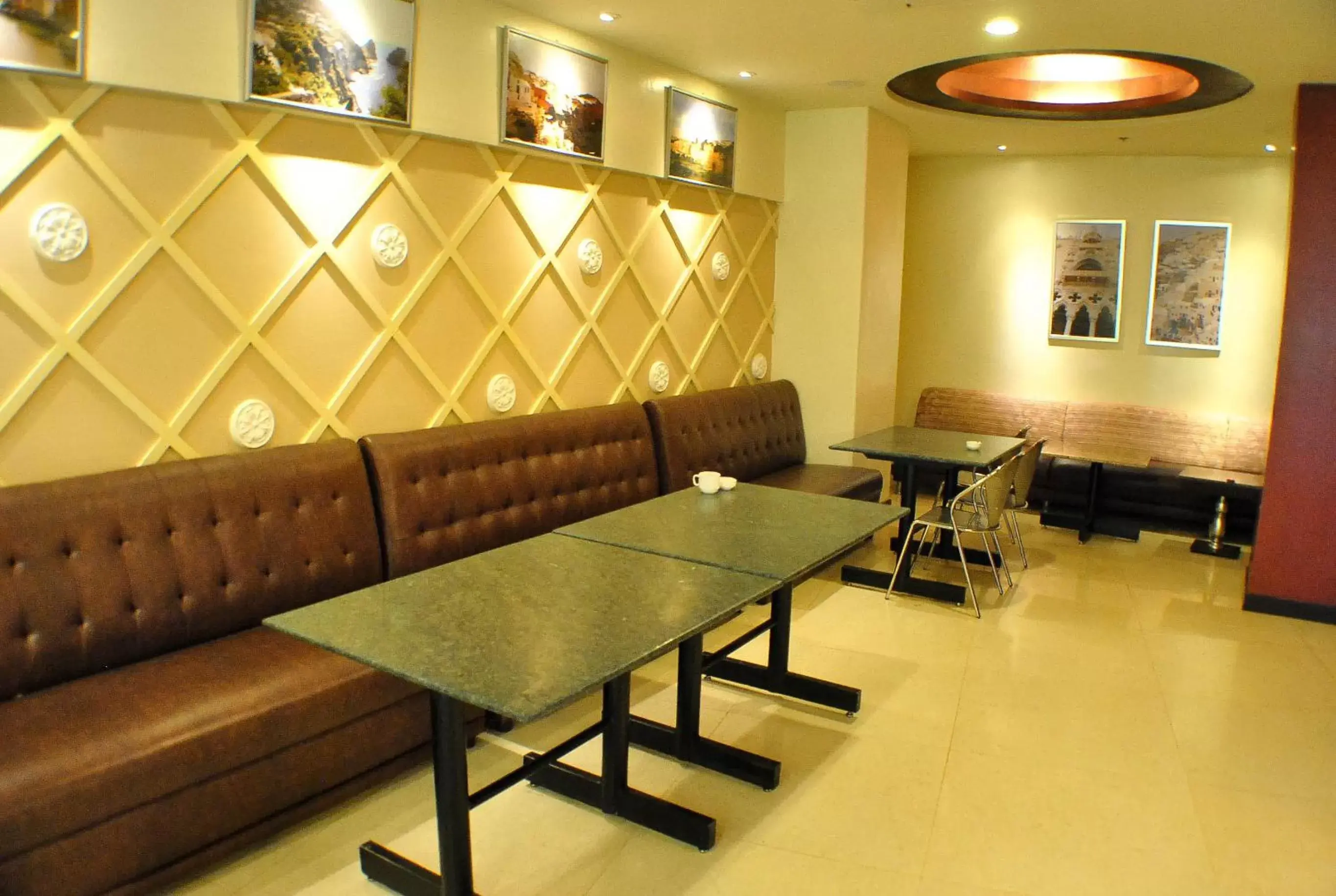 Seating area, Lounge/Bar in Hotel Elizabeth Cebu