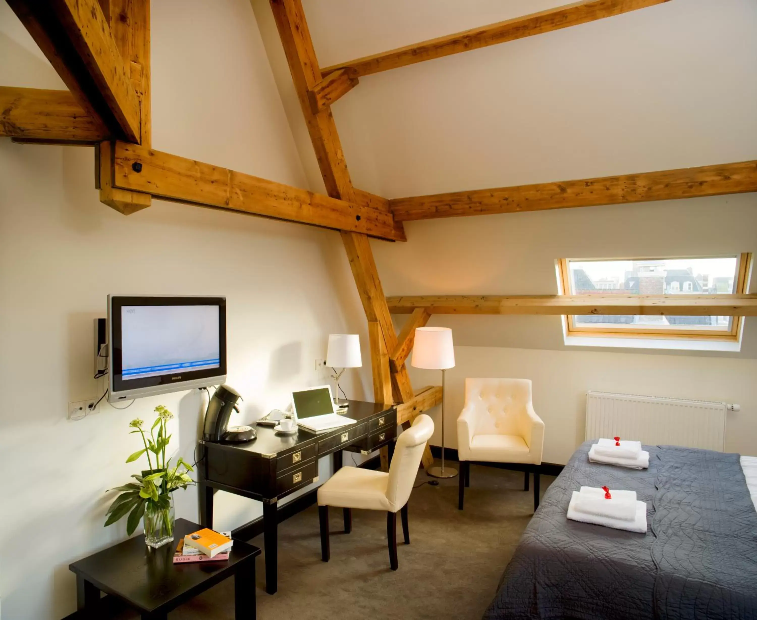 Seating area, TV/Entertainment Center in Grand Hotel Alkmaar