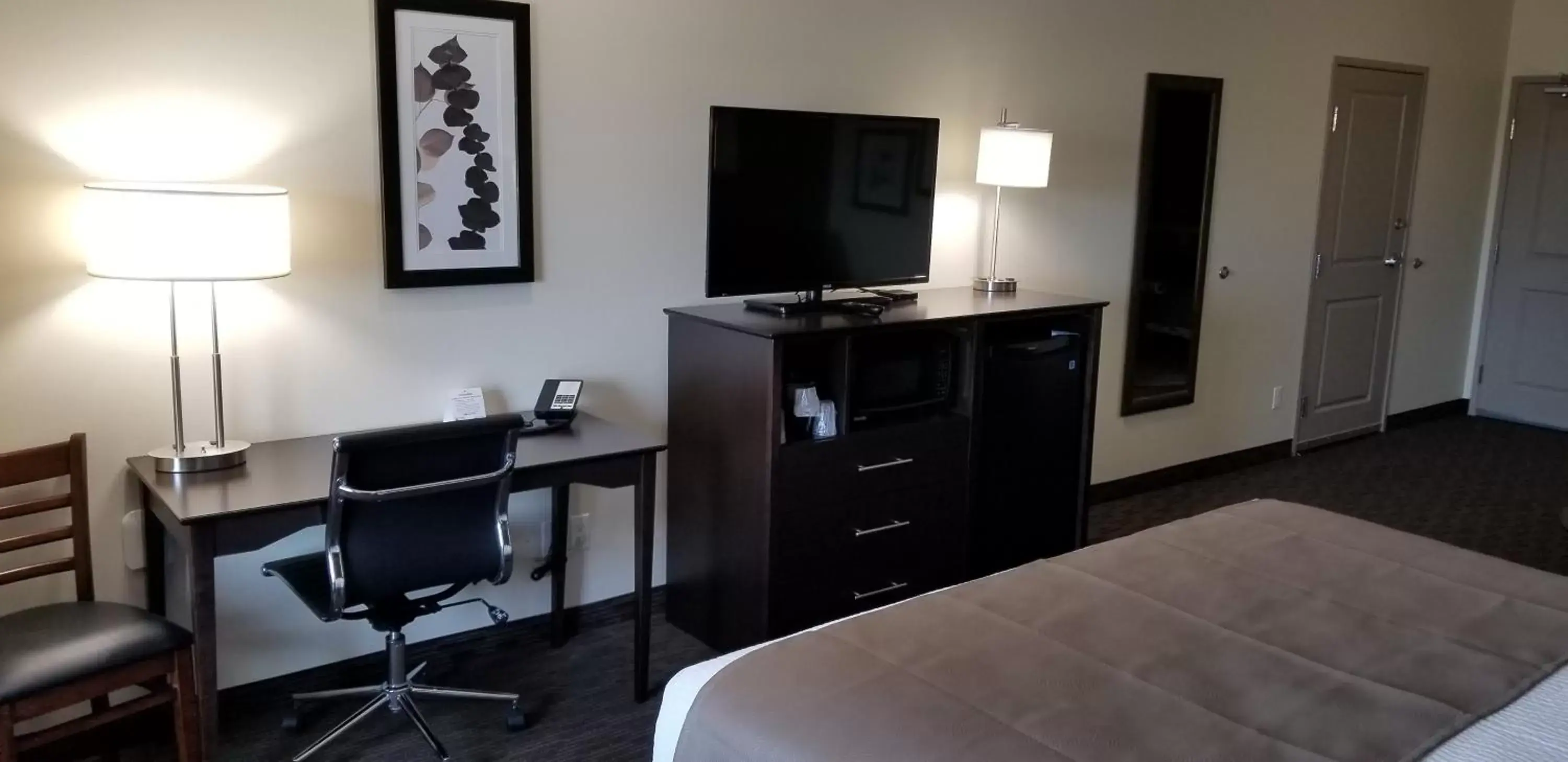 TV and multimedia, TV/Entertainment Center in AmericInn by Wyndham Sioux Falls North