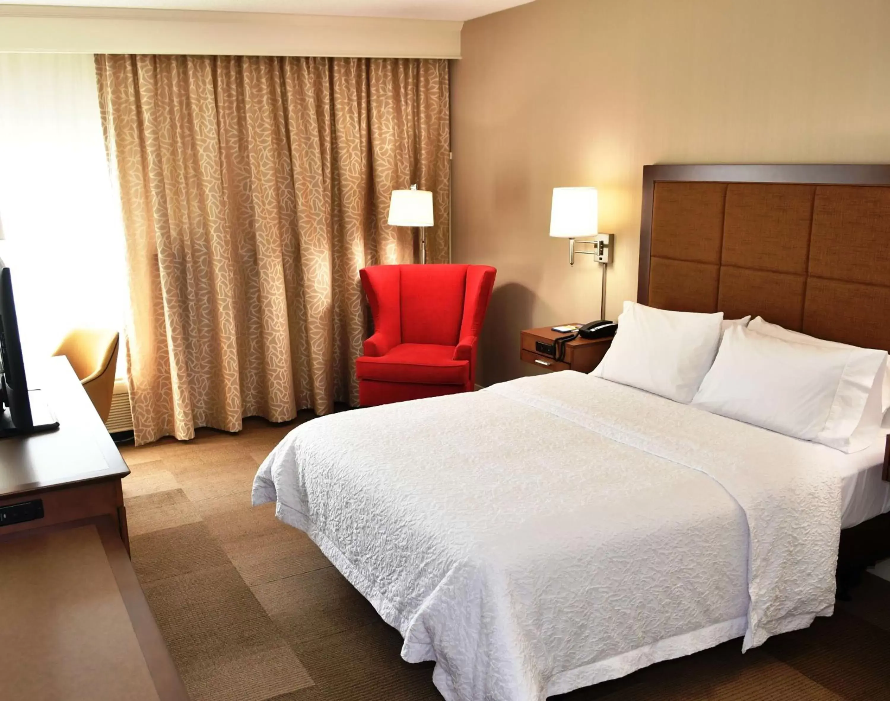 Bed in Hampton Inn & Suites Bethlehem
