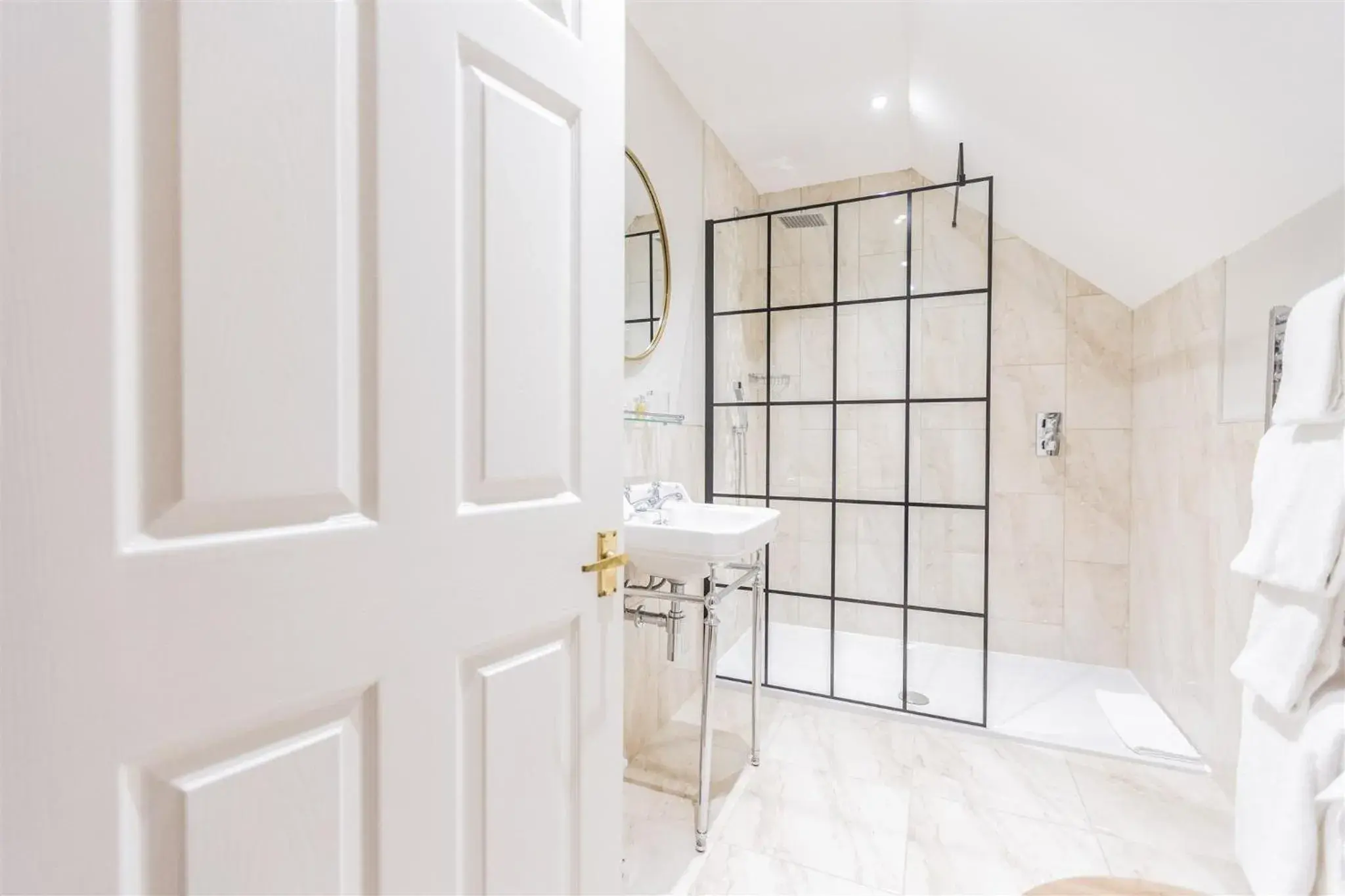 Bathroom in Marshall Meadows Manor House