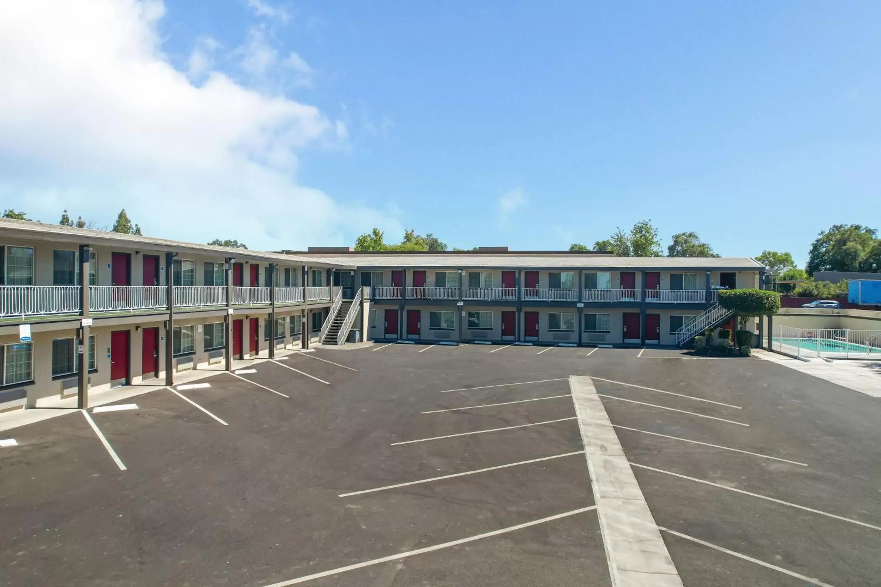 Property Building in Econo Lodge Woodland near I-5