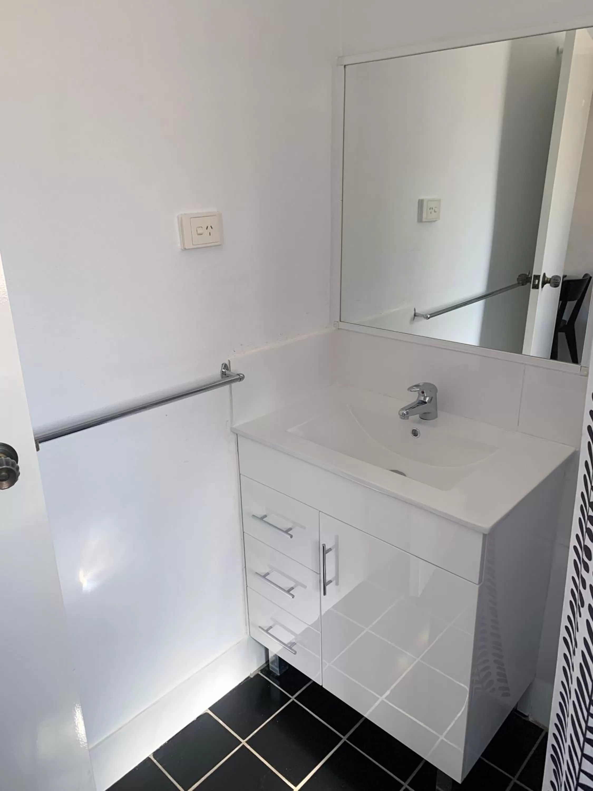 Bathroom in Baths Motel Moree