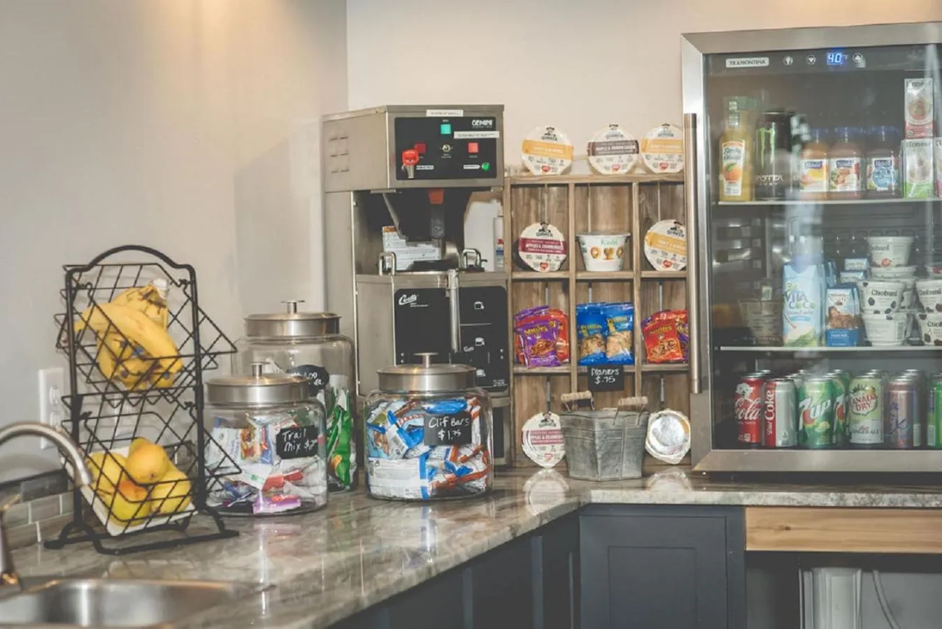 Coffee/tea facilities in Mountain Inn at Lutsen
