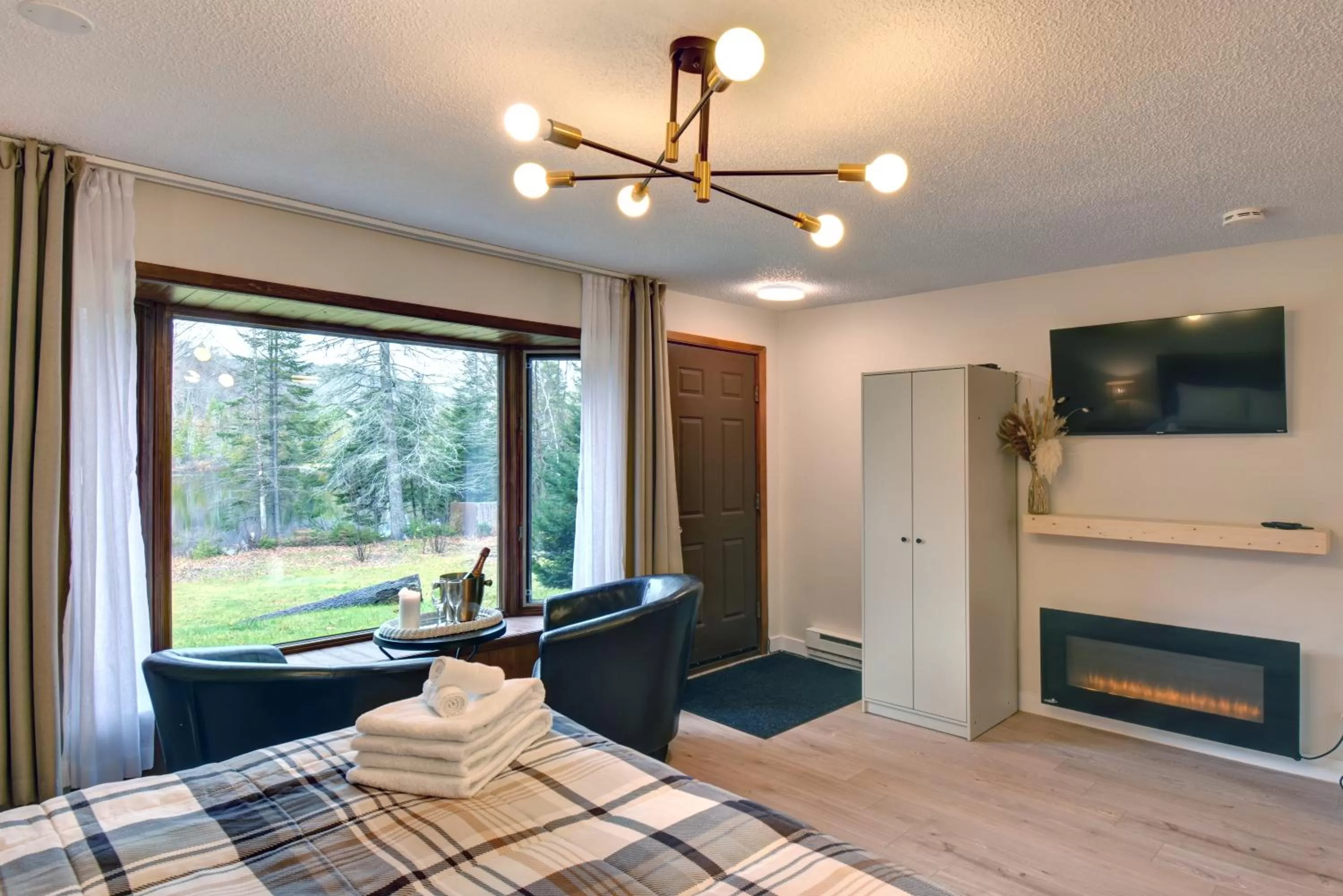 Bed in Hôtel du Lac Lenore