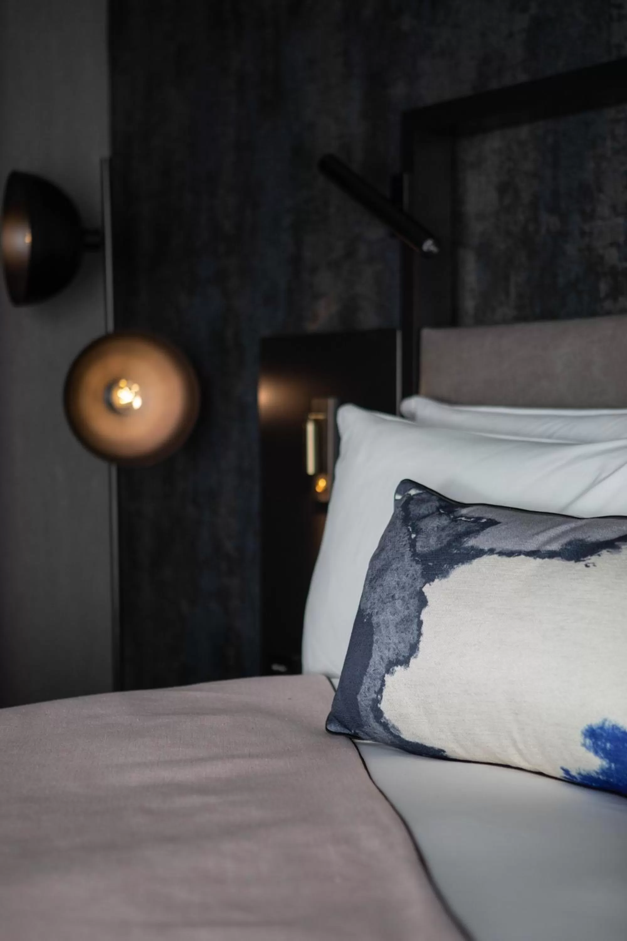 Photo of the whole room, Bed in Montcalm East, Autograph Collection