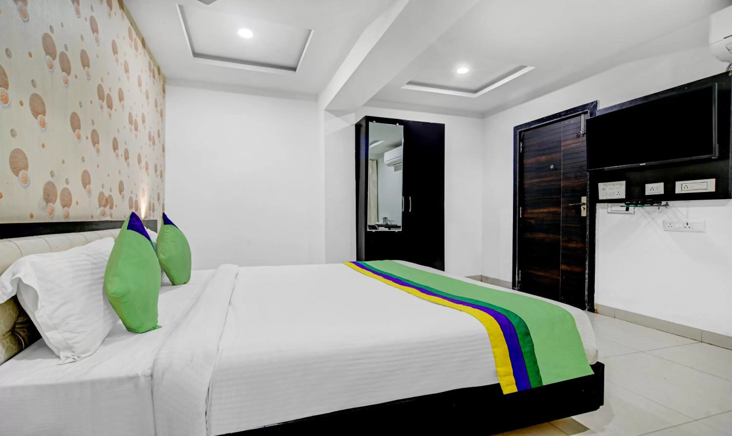 Bed in Treebo Trend A5