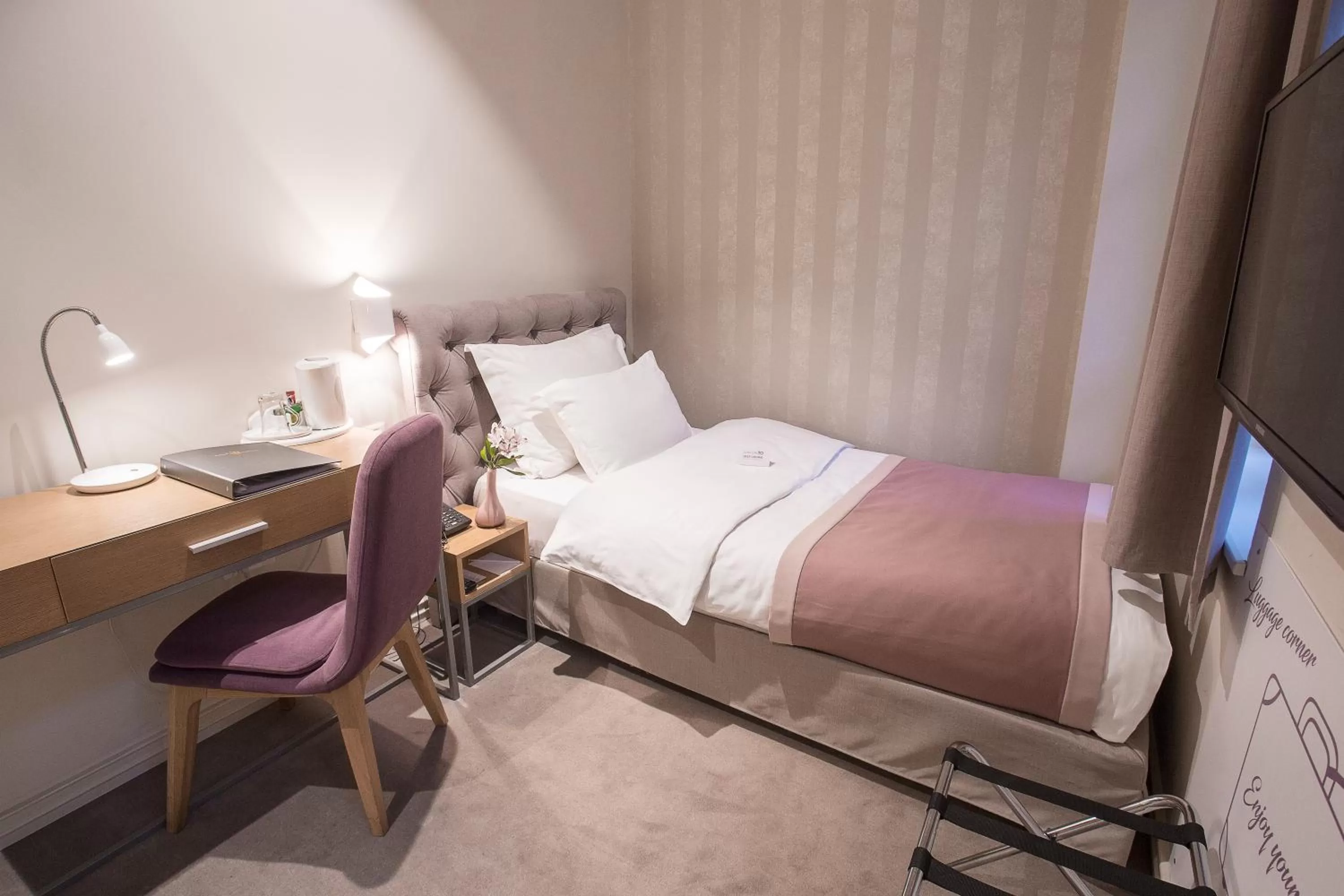 Bed in Jump INN Hotel Belgrade