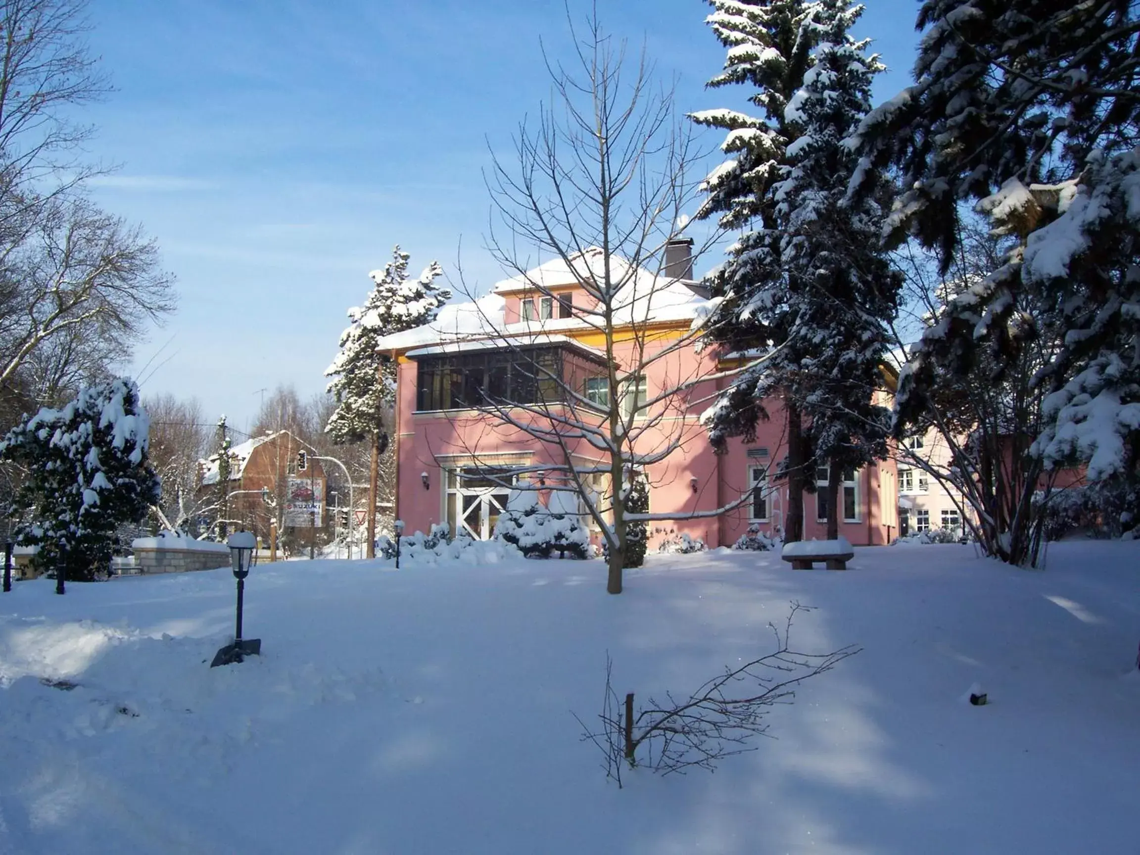 Facade/entrance, Winter in Parkhotel Güldene Berge