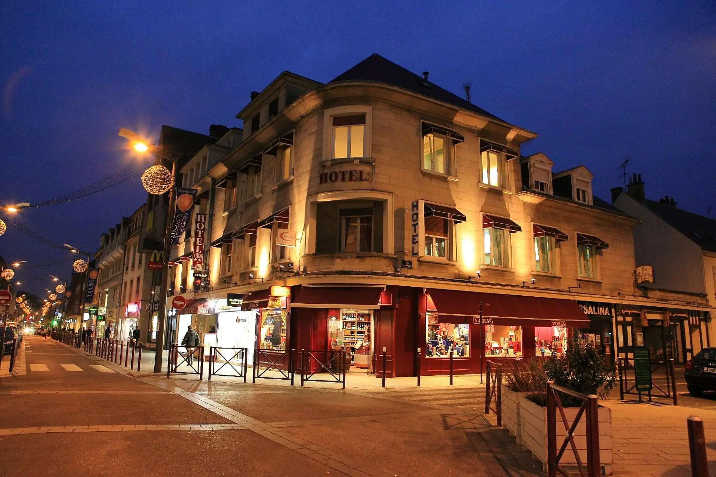 Facade/entrance, Property Building in Hotel du Cygne