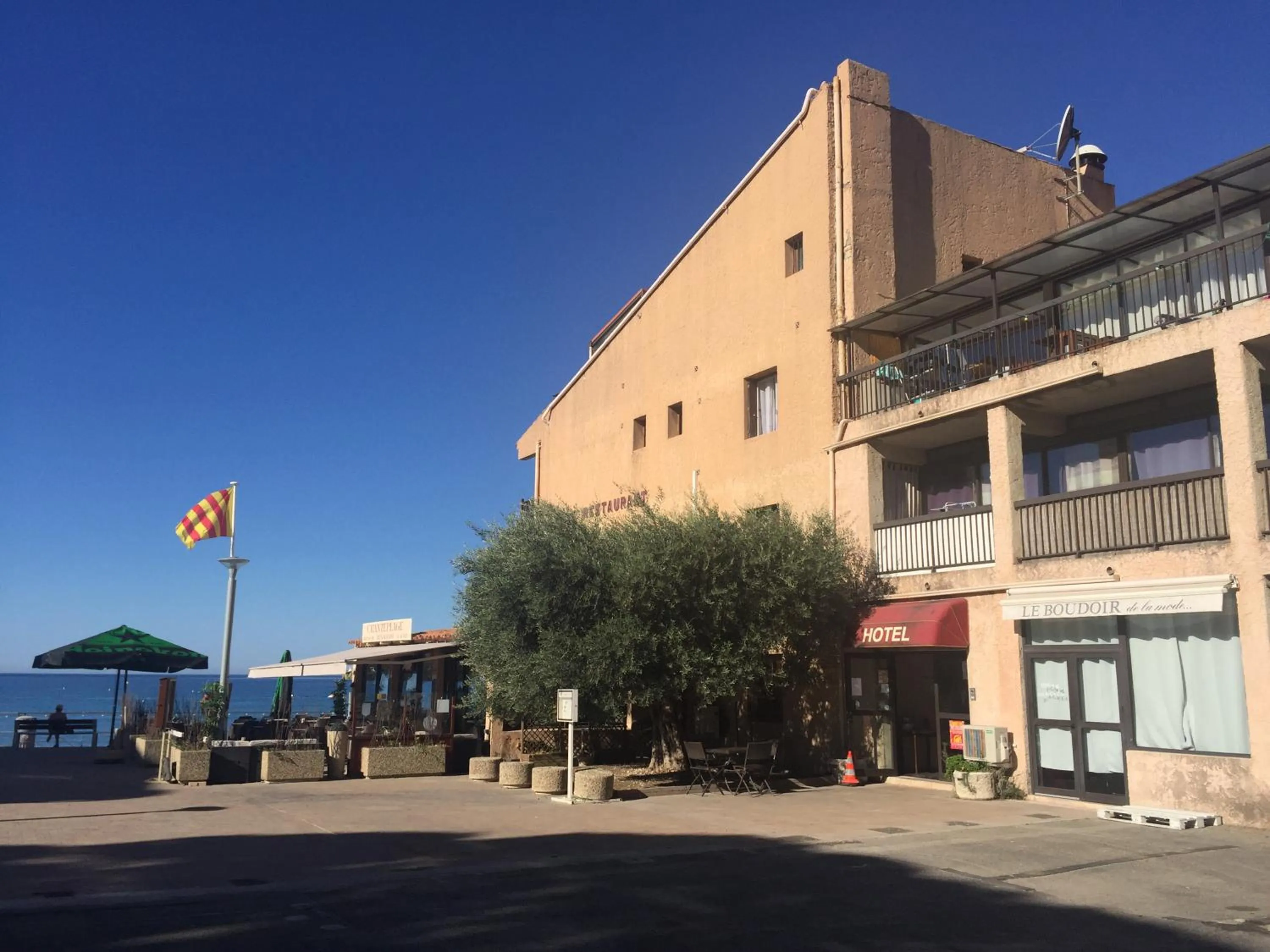 Property building in Hotel Chanteplage