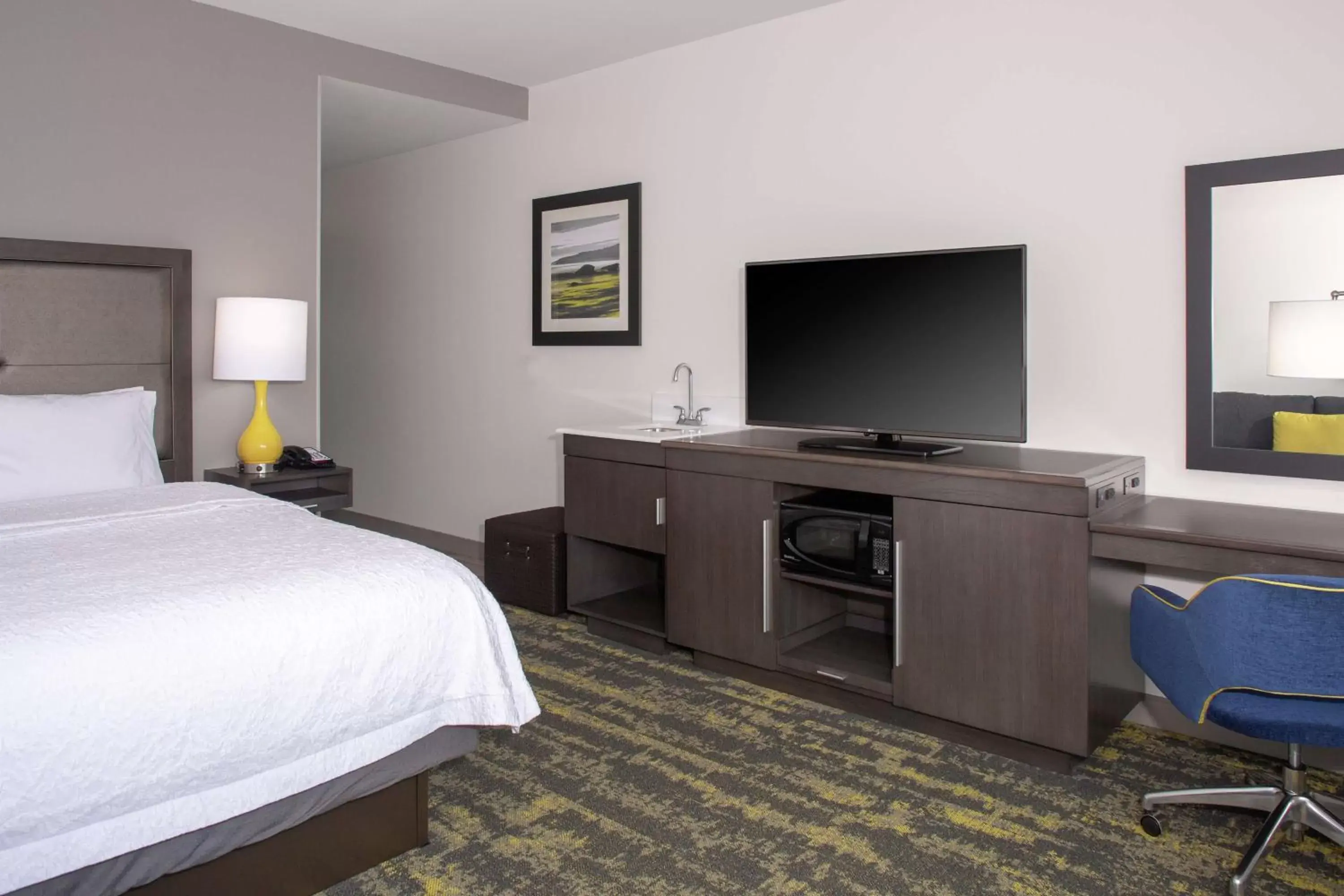 Bedroom, Bed in Hampton Inn & Suites Irvine/Orange County Airport