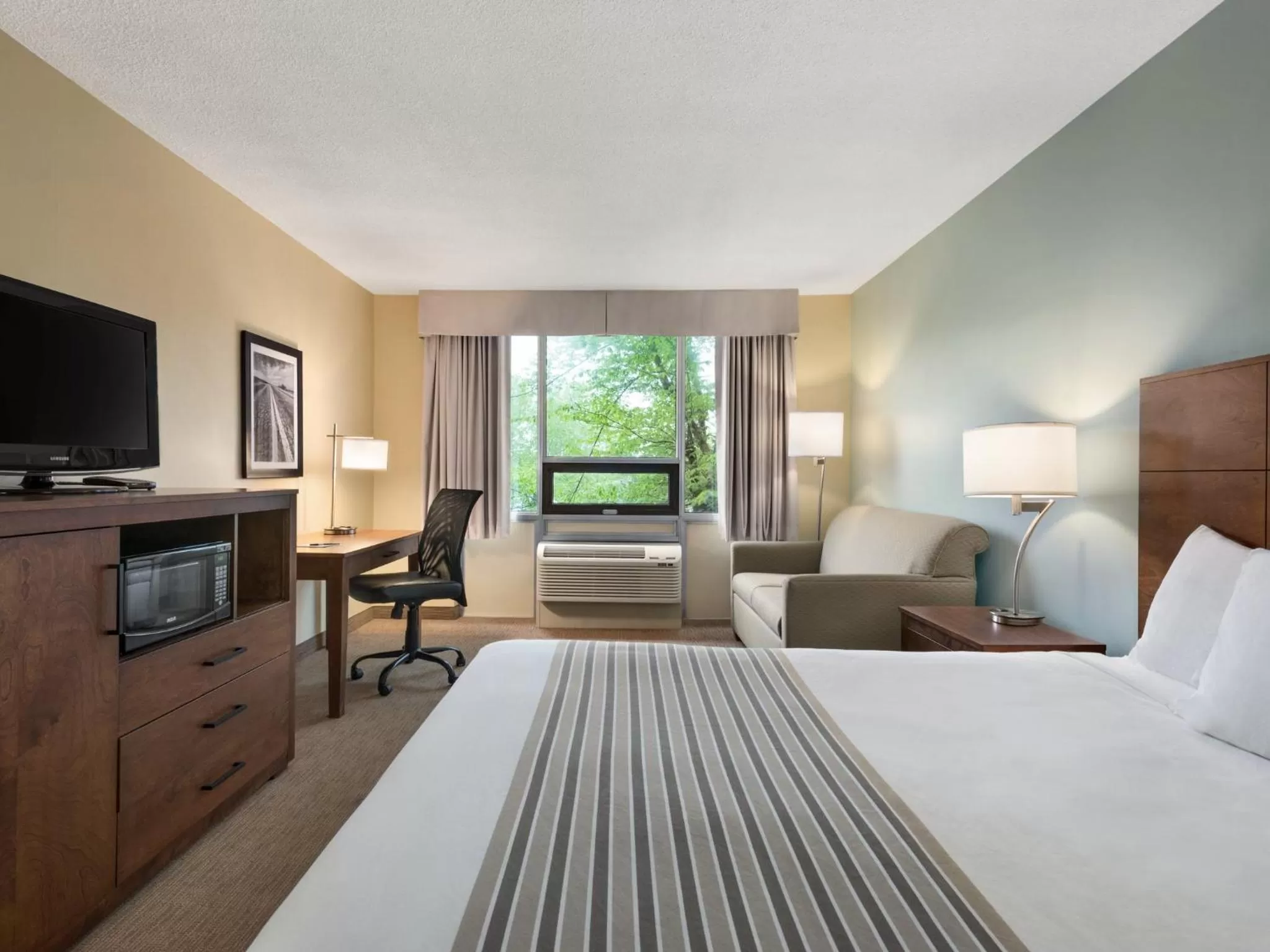 Photo of the whole room, Bed in Travelodge by Wyndham Sydney