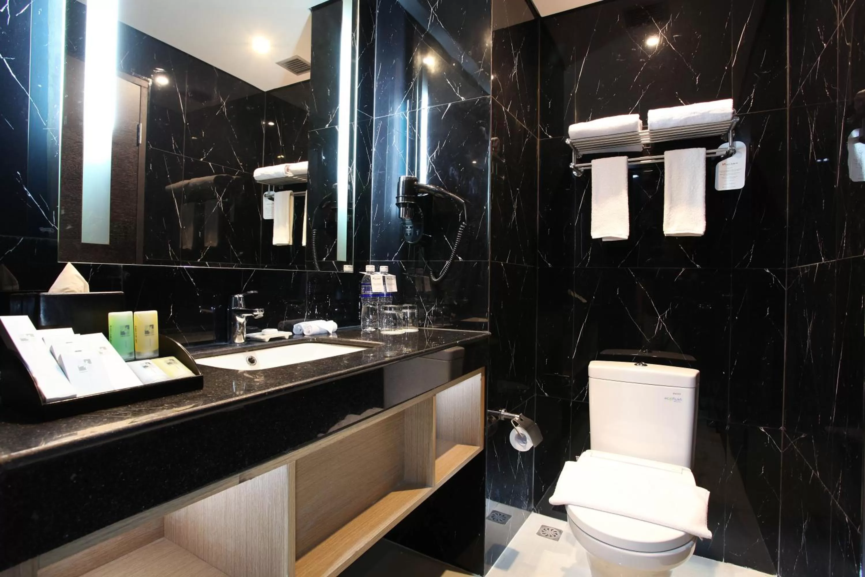 Bathroom in Swiss-Belhotel Airport Jakarta