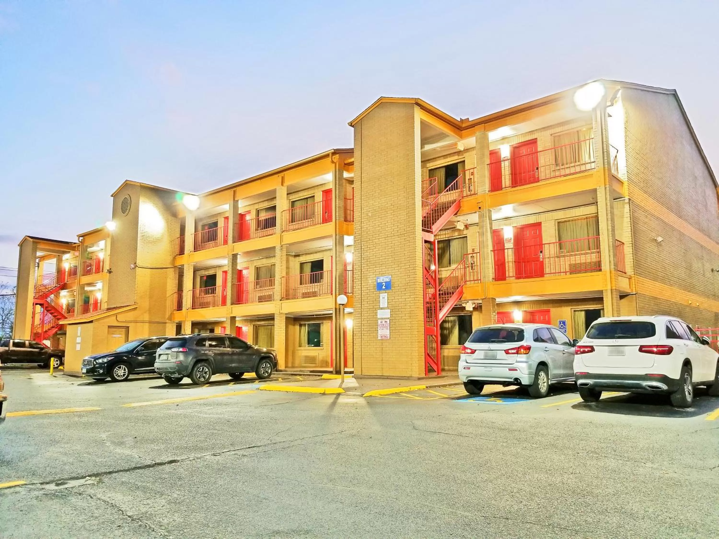 Property building in Howard Johnson by Wyndham Houston Hobby Airport