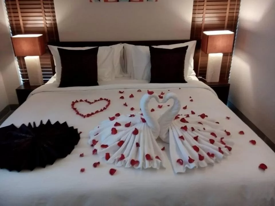 Decorative detail, Bed in Glenwood City Resort