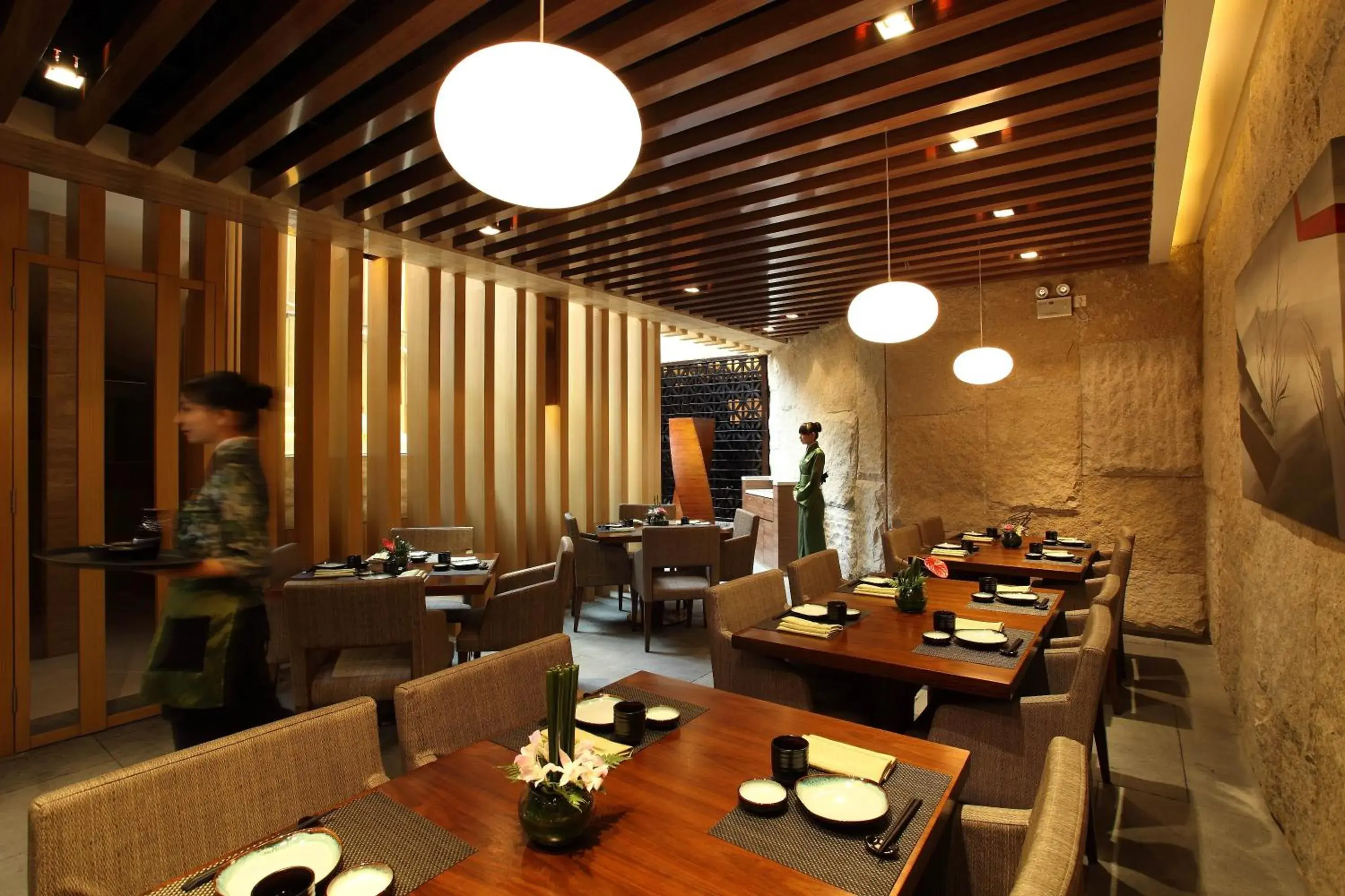 Restaurant/Places to Eat in Crowne Plaza Zhongshan Wing On City, an IHG Hotel