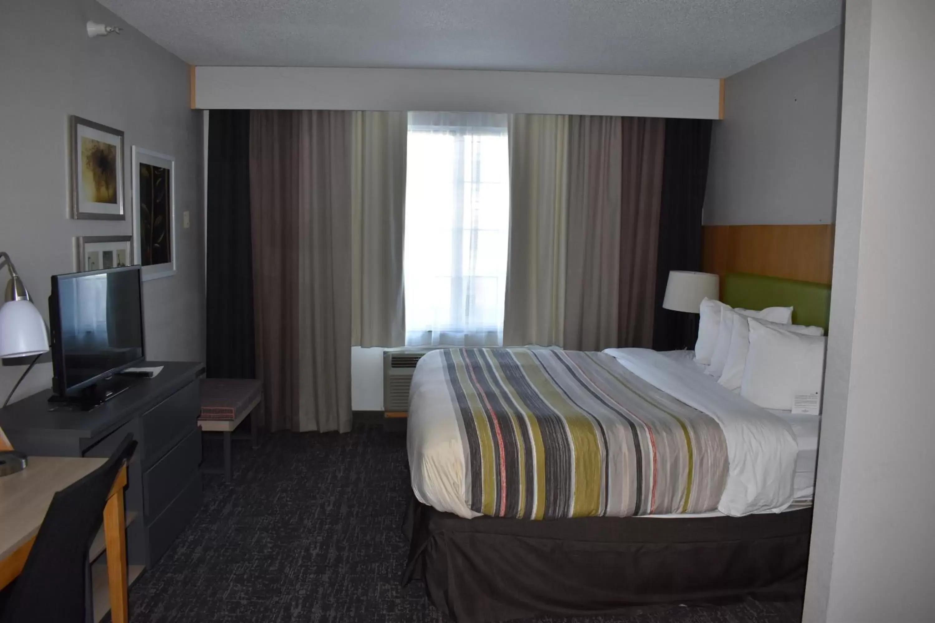 Bedroom, Bed in Country Inn & Suites by Radisson, Hagerstown, MD