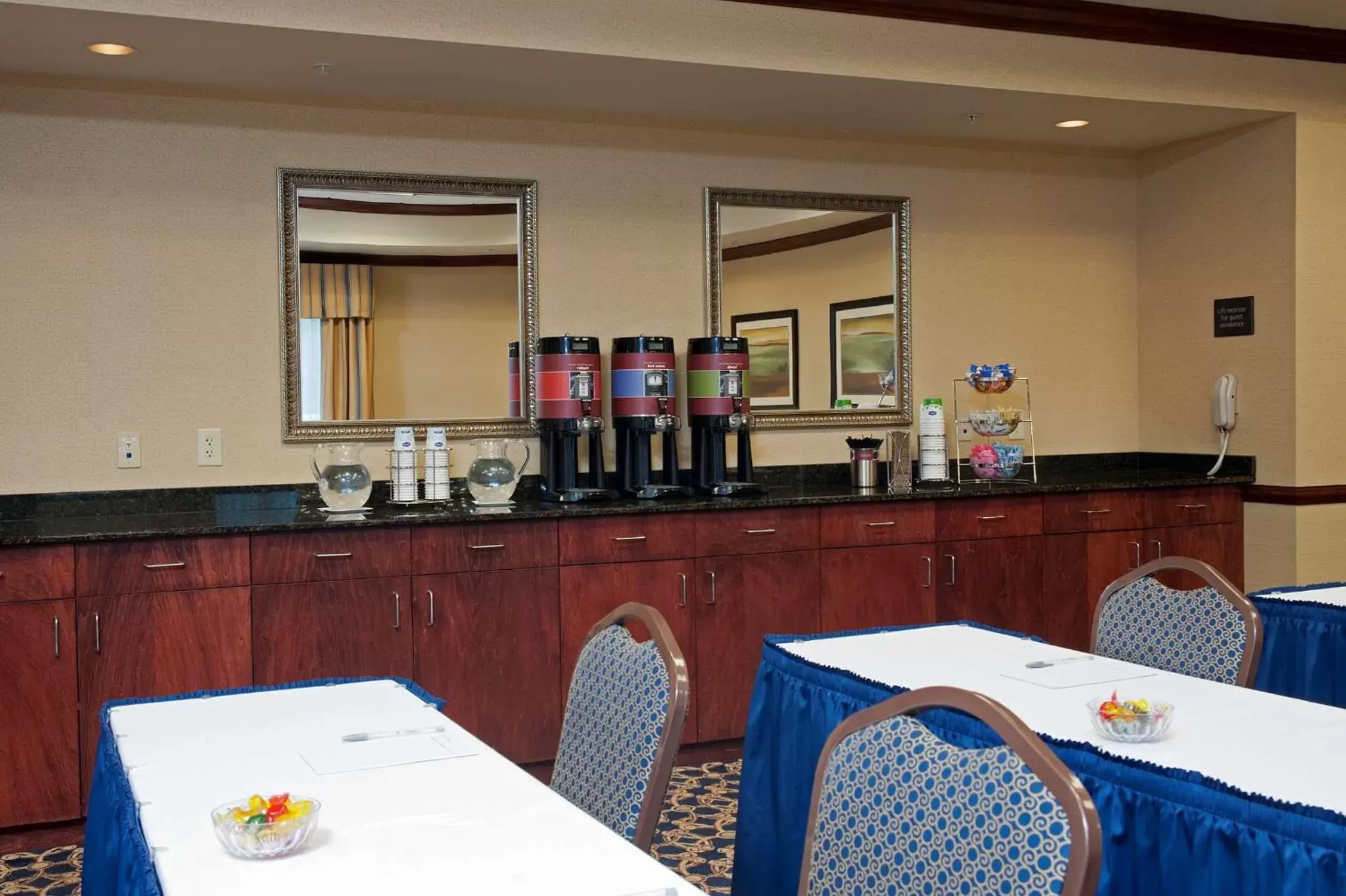 Meeting/conference room, Restaurant/Places to Eat in Hampton Inn & Suites Indianapolis-Airport