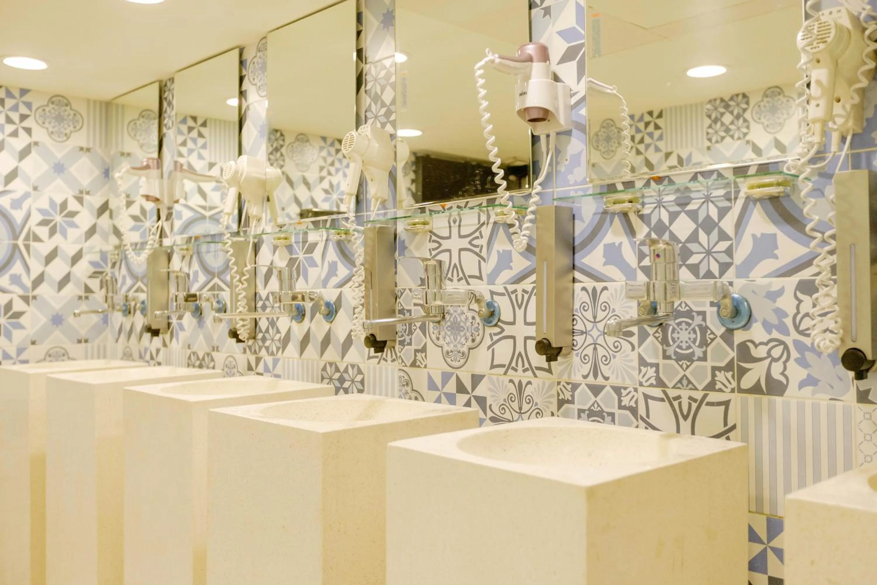 Bathroom in Angels Hostel Taipei Ximen