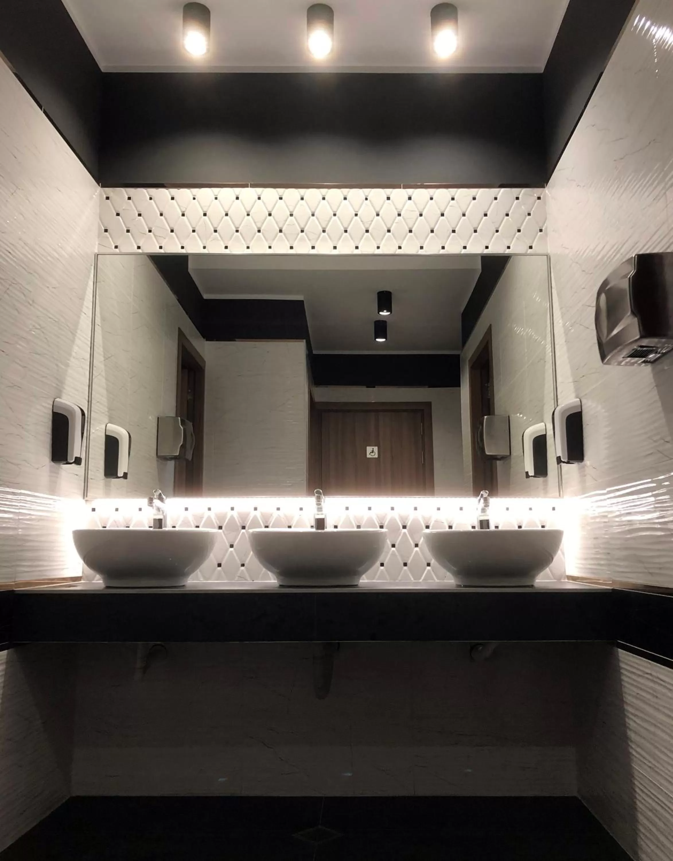 Bathroom in Jitomir Hotel