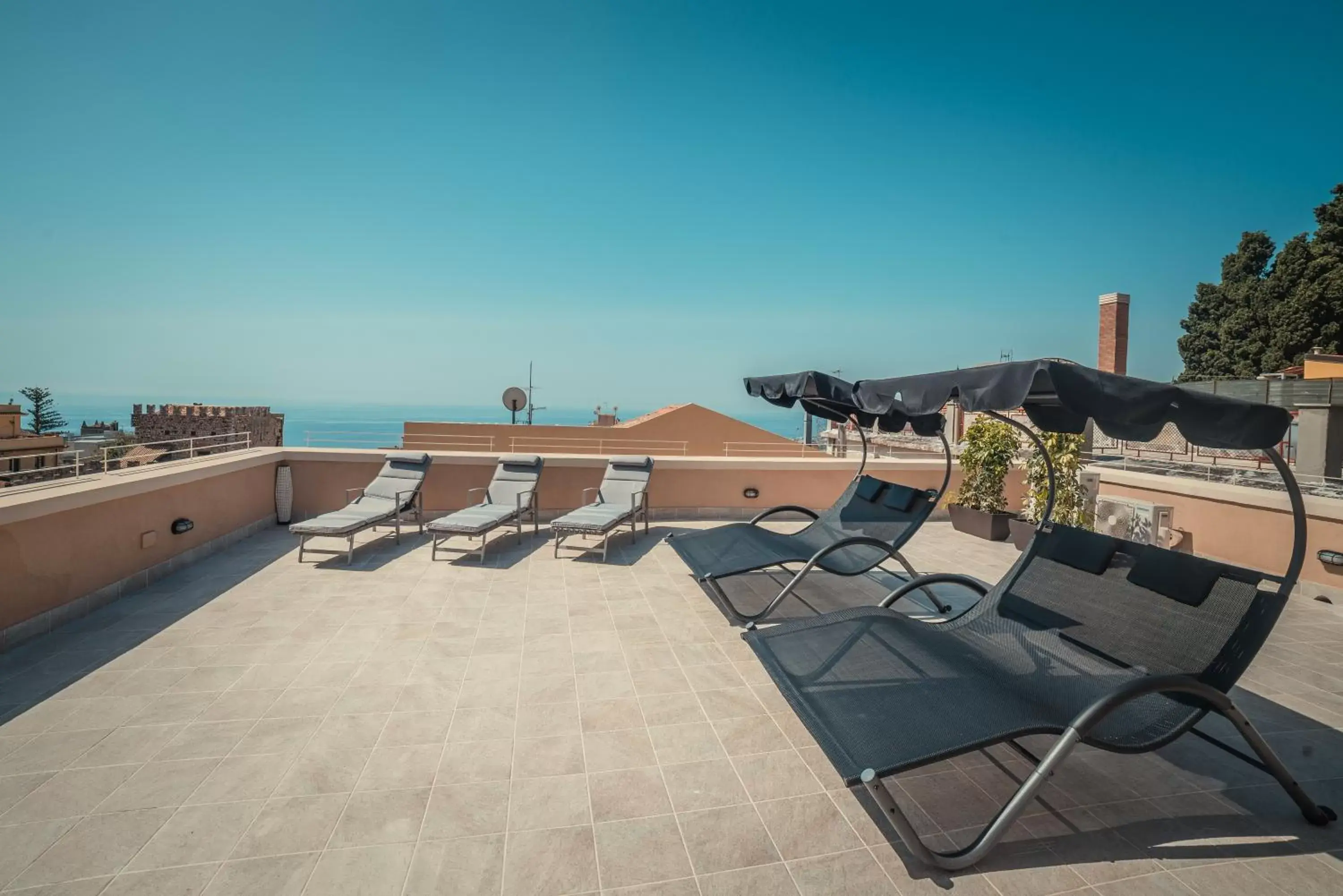 Balcony/Terrace, Swimming Pool in Hotel Casa Adele
