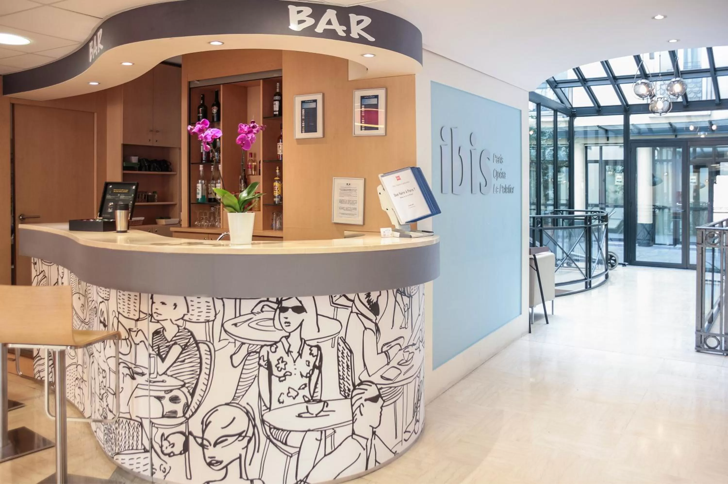 Lounge or bar in ibis Paris Opera La Fayette