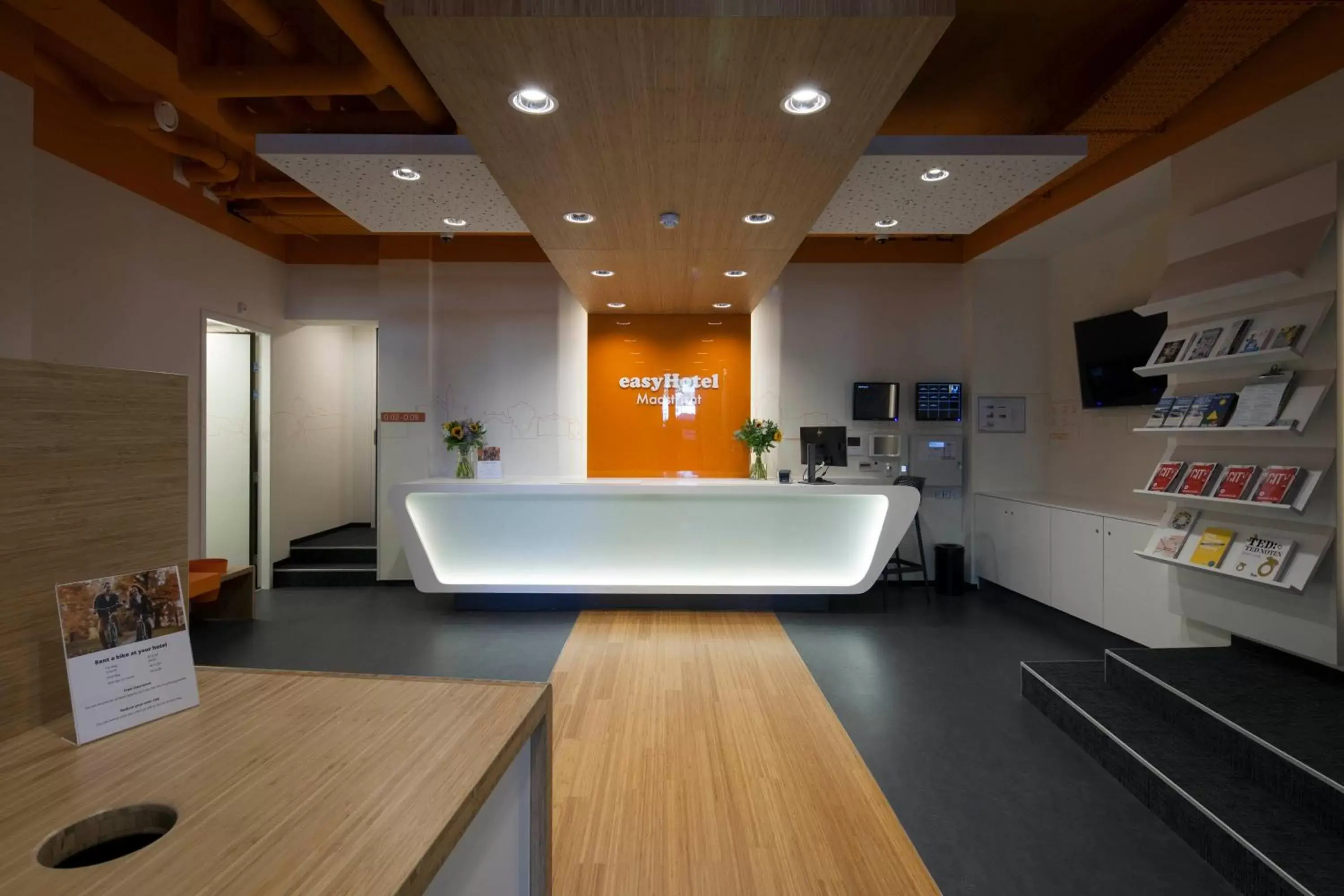 Lobby or reception in easyHotel Maastricht City Centre