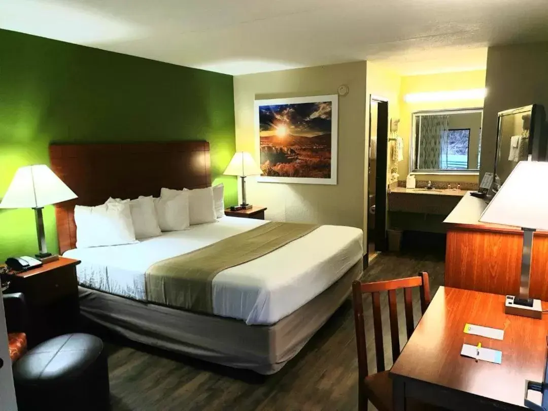 Bed in Days Inn by Wyndham Chattanooga Lookout Mountain West