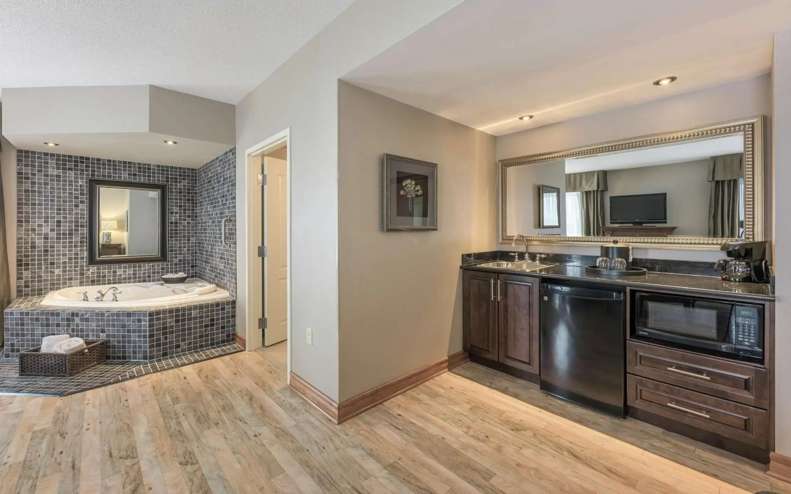 Bathroom, Kitchen/Kitchenette in Hampton Inn & Suites by Hilton Moncton