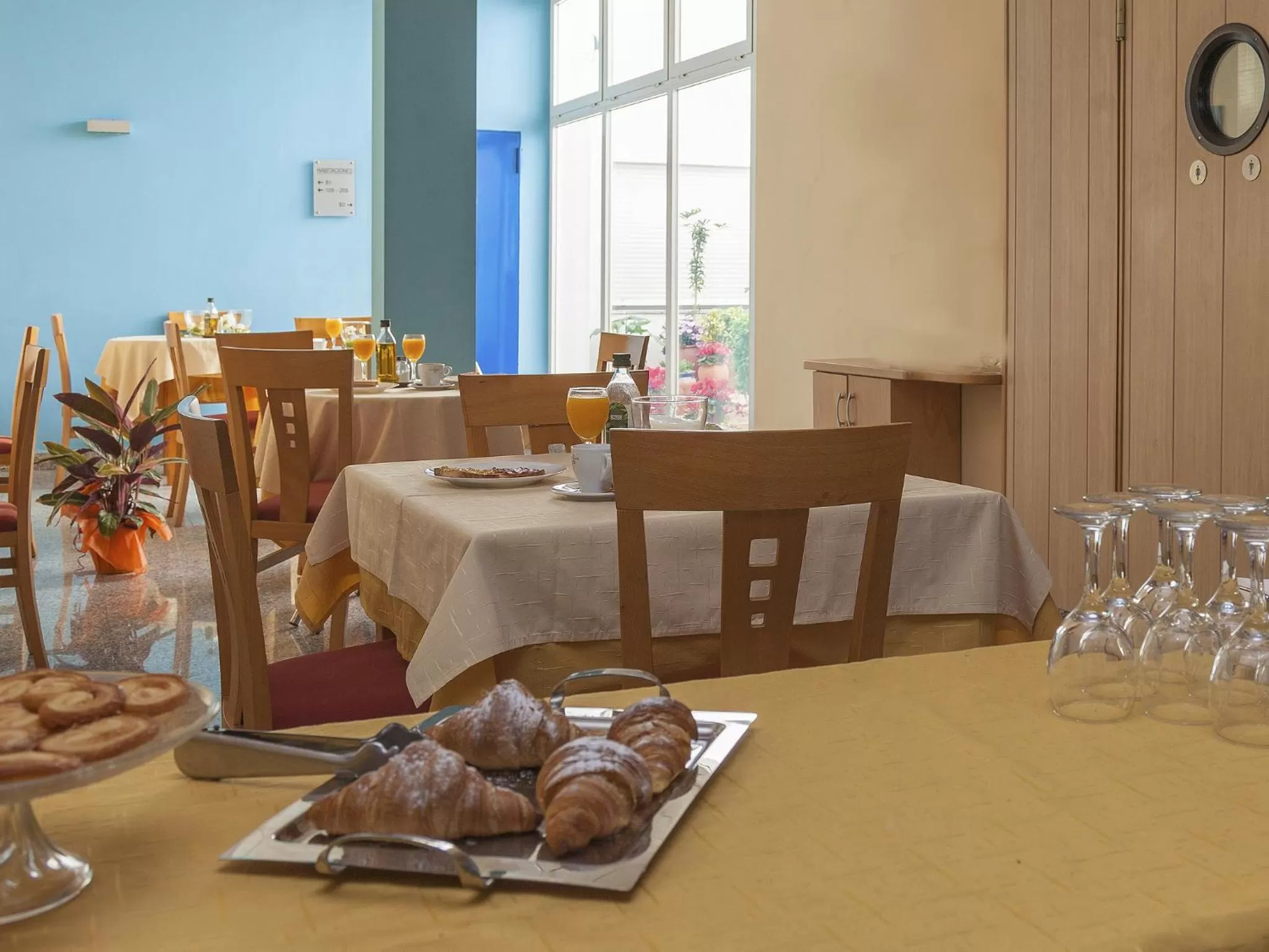 Restaurant/places to eat in El Pinche de Oro