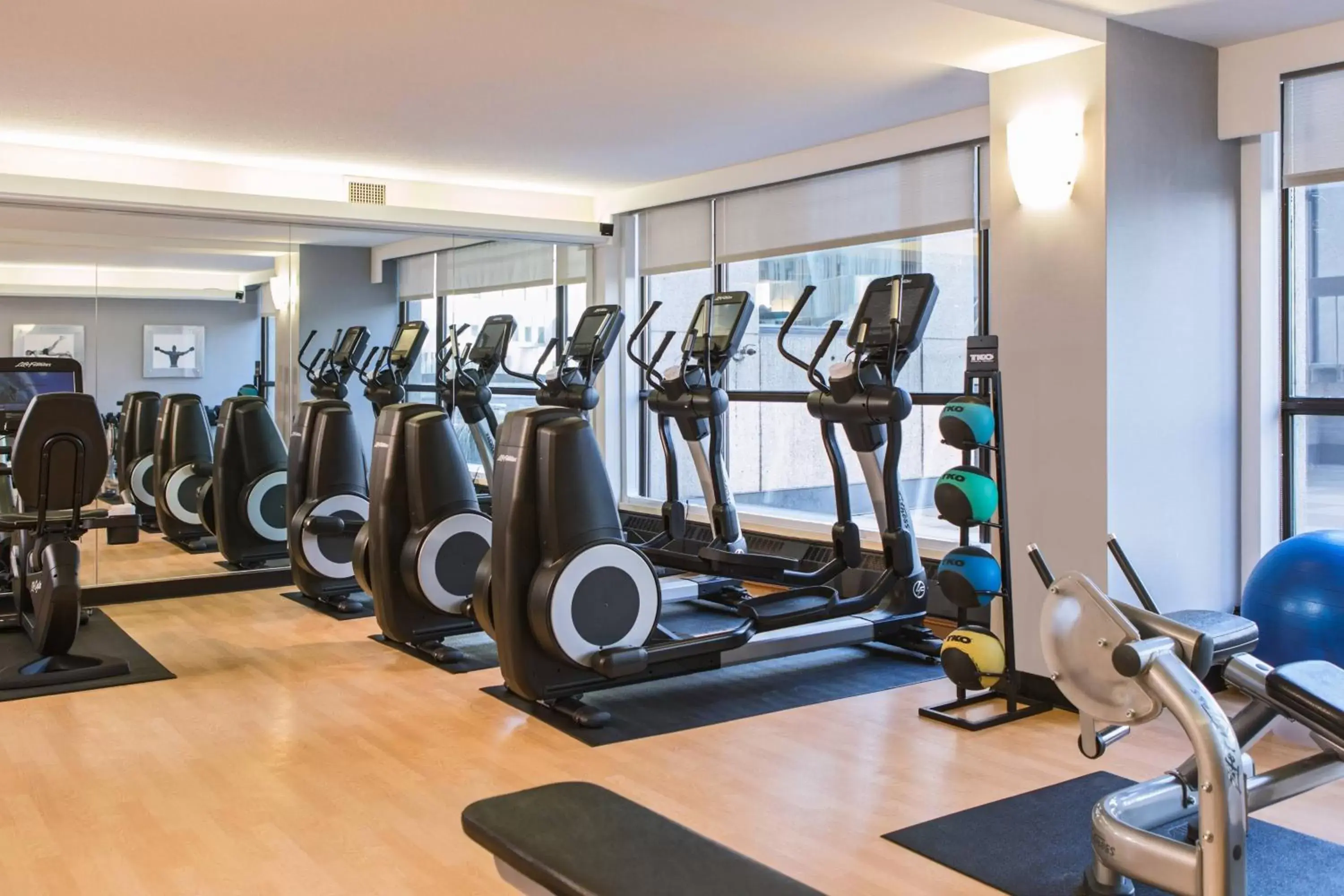 Fitness centre/facilities, Fitness Center/Facilities in Calgary Marriott Downtown Hotel