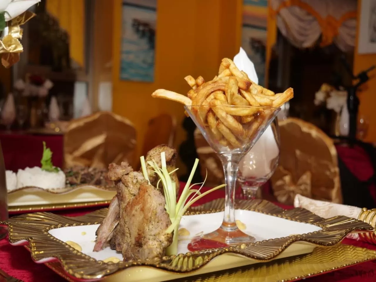 Restaurant/places to eat in Marriot Metropolitan Hotel