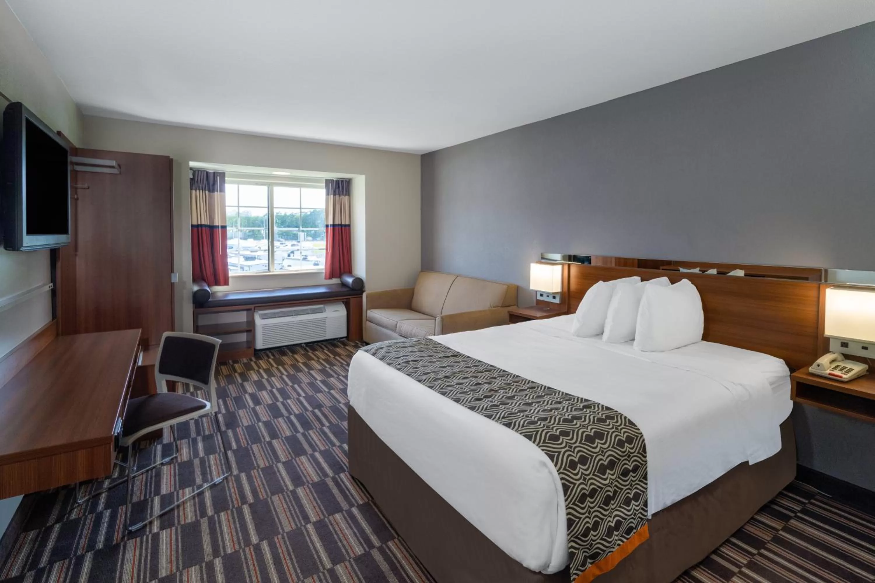 Bed in Microtel Inn & Suites by Wyndham Savannah/Pooler