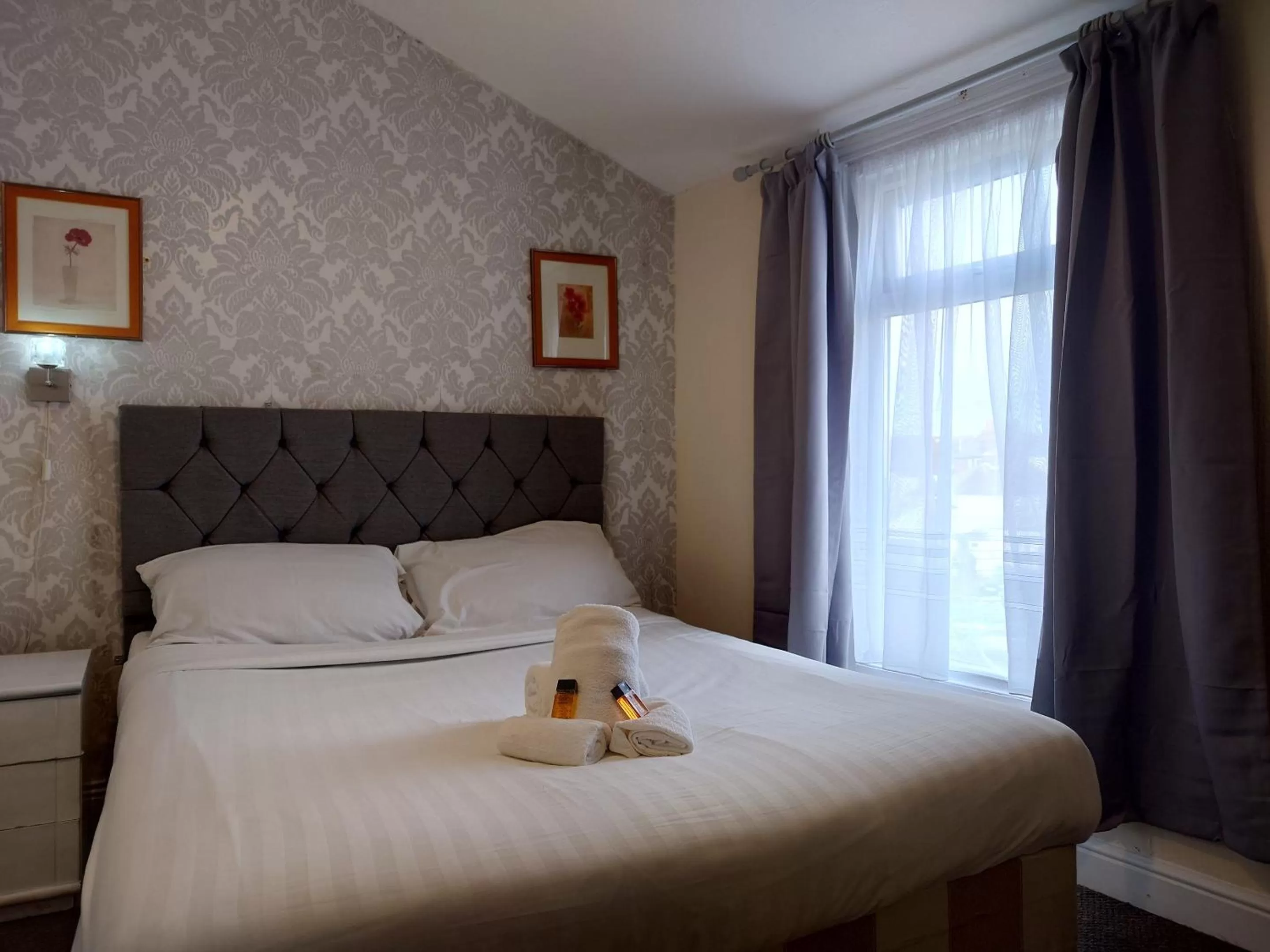 Bedroom, Bed in The Trevross