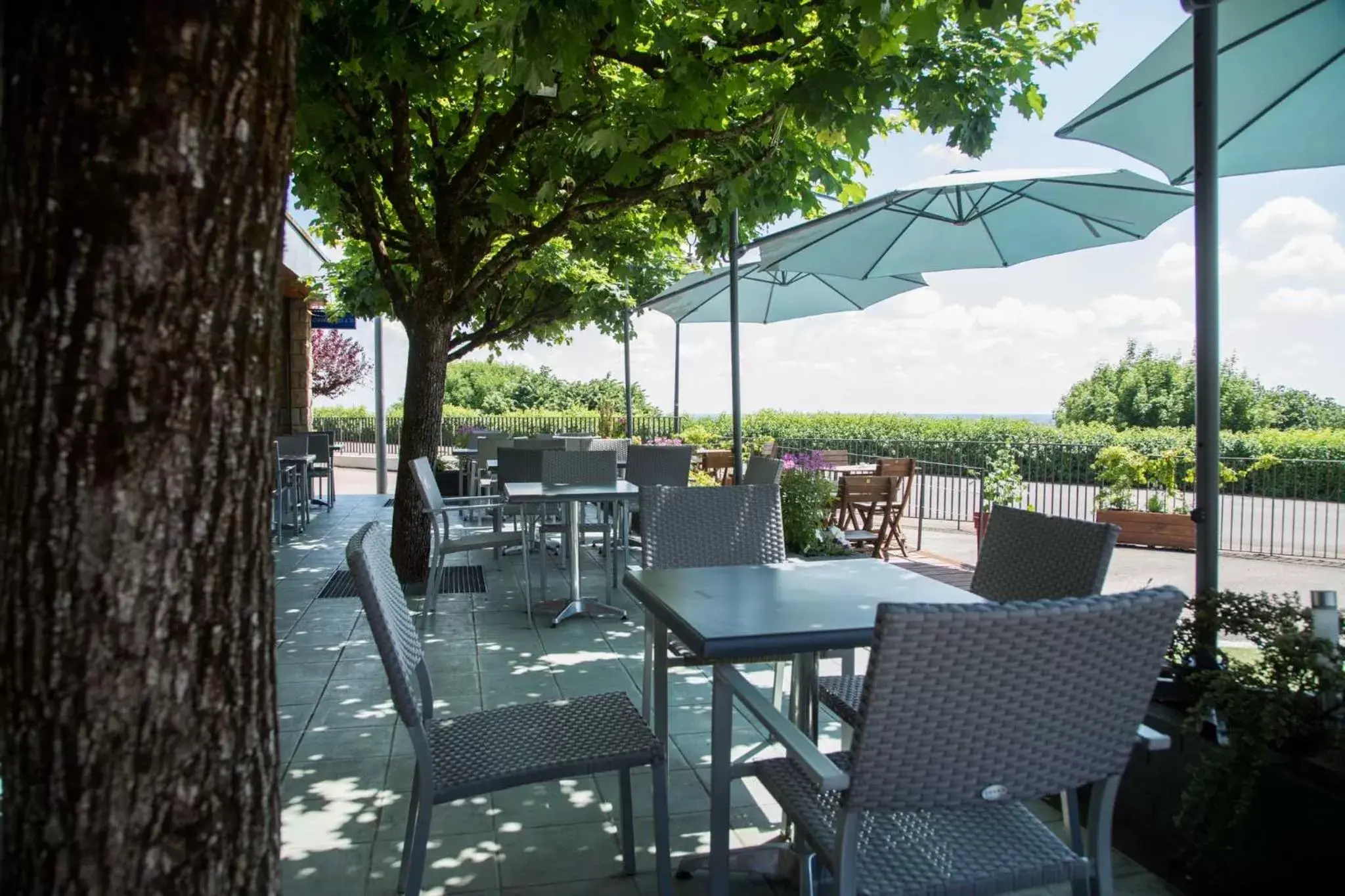 Balcony/Terrace, Restaurant/Places to Eat in Hôtel Les Hauts de Meursault