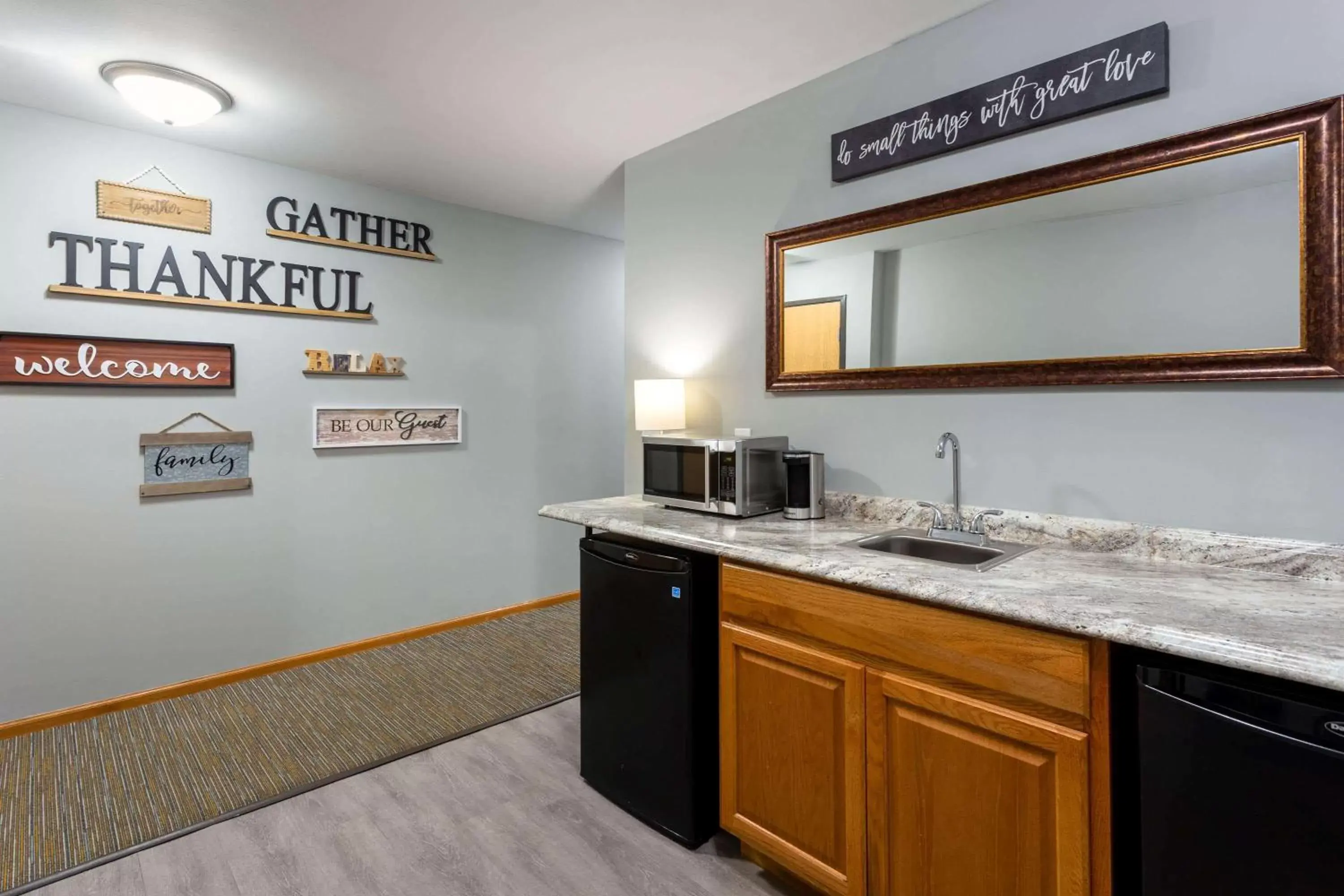 Photo of the whole room, Kitchen/Kitchenette in Wingate by Wyndham Wisconsin Dells Waterpark