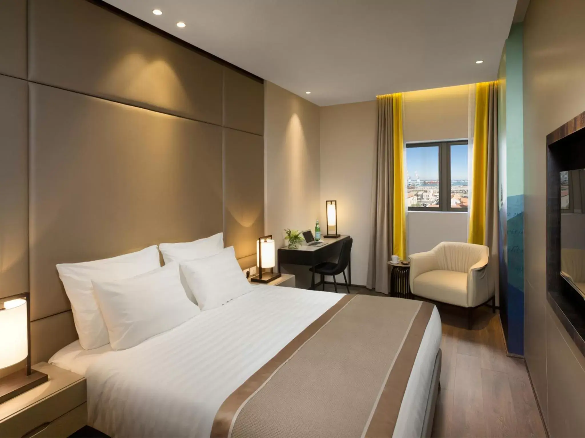 Bedroom, Bed in Golden Crown Haifa