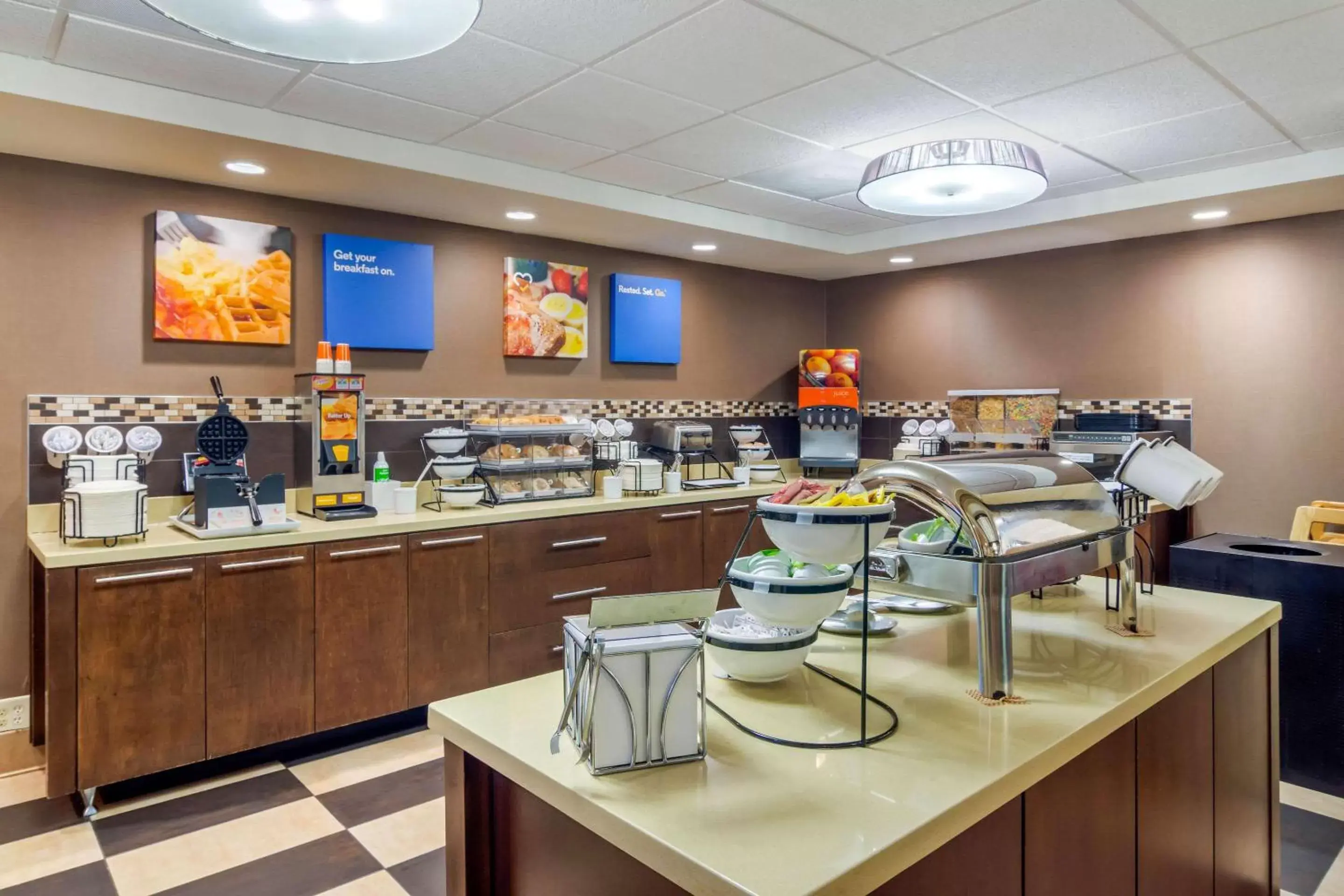 Restaurant/Places to Eat in Comfort Inn Atlanta Airport