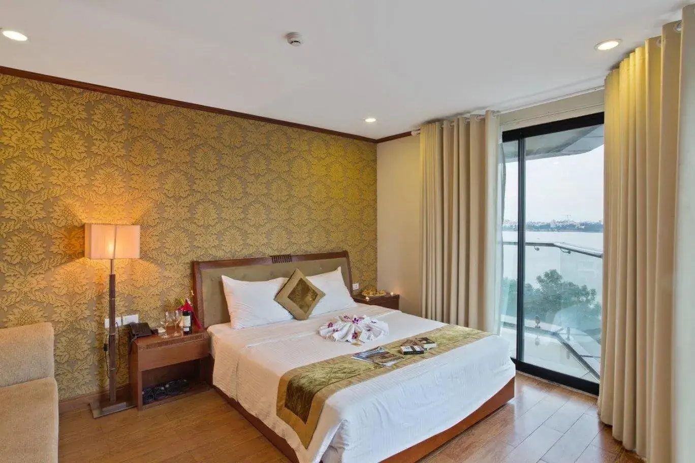 Bed in Sunset Westlake Hanoi Hotel