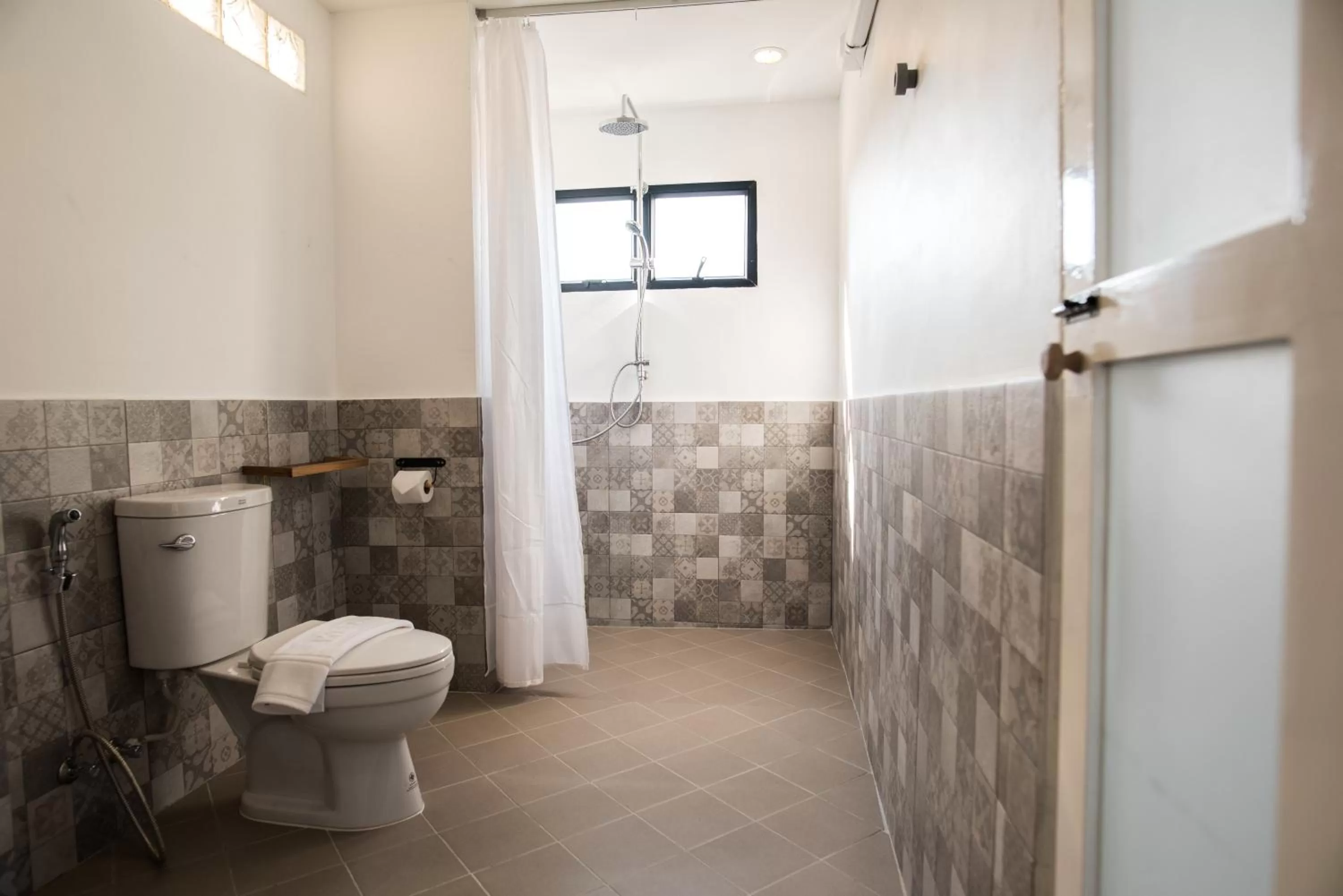 Toilet in Thapae Happy House