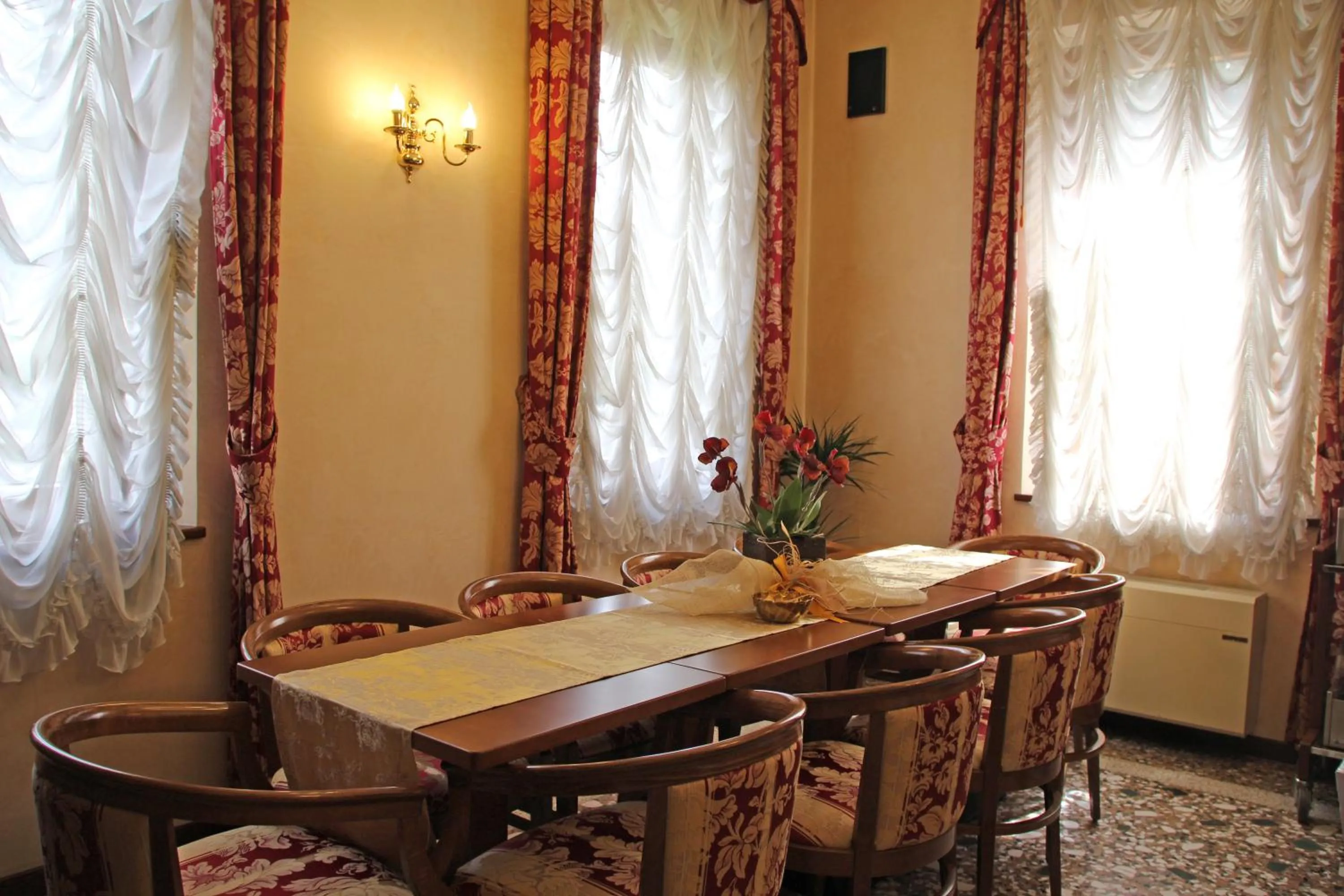 Business facilities in Park Hotel Villa Leon d'Oro