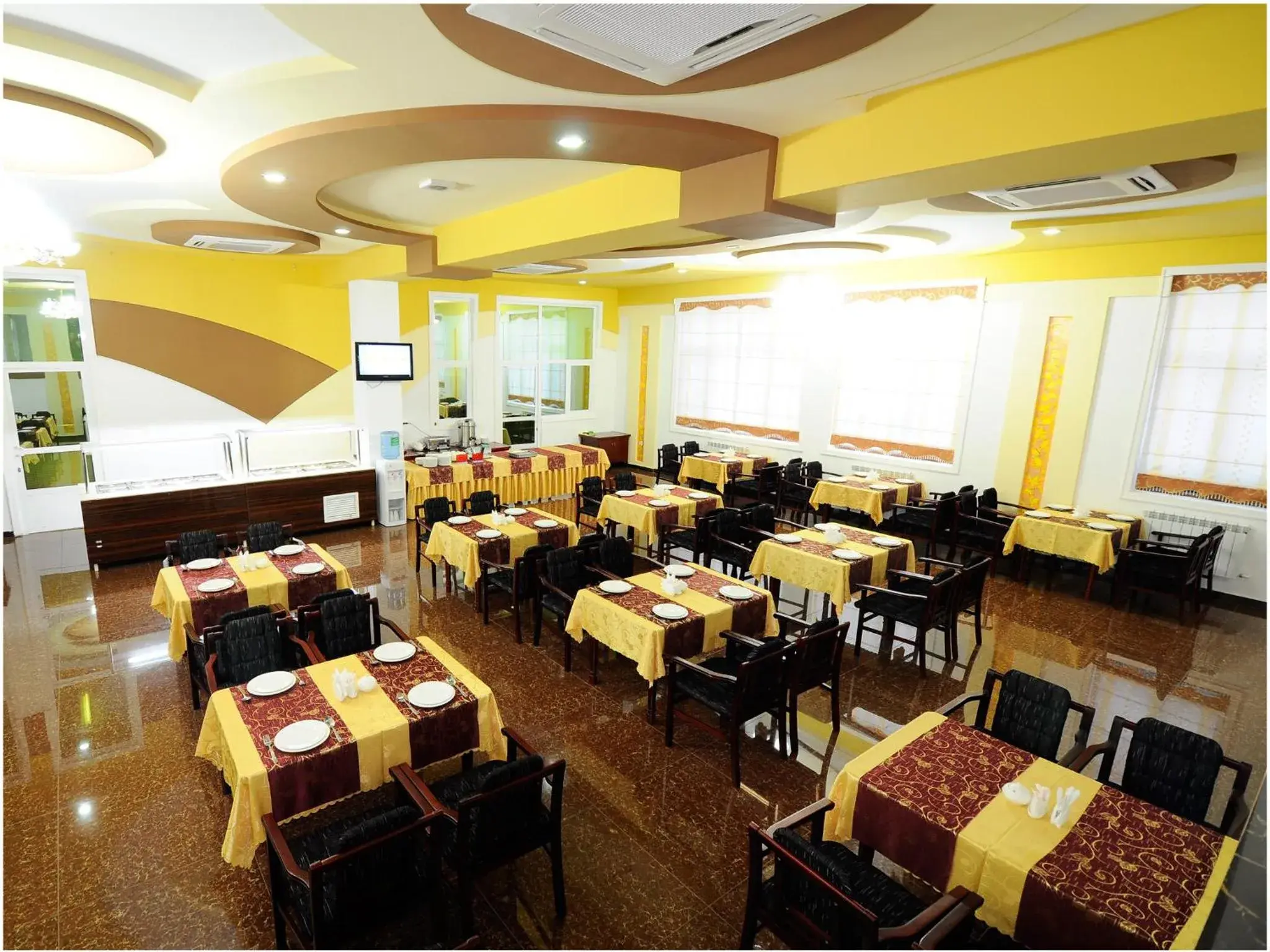 Restaurant/Places to Eat in Golden Valley Hotel