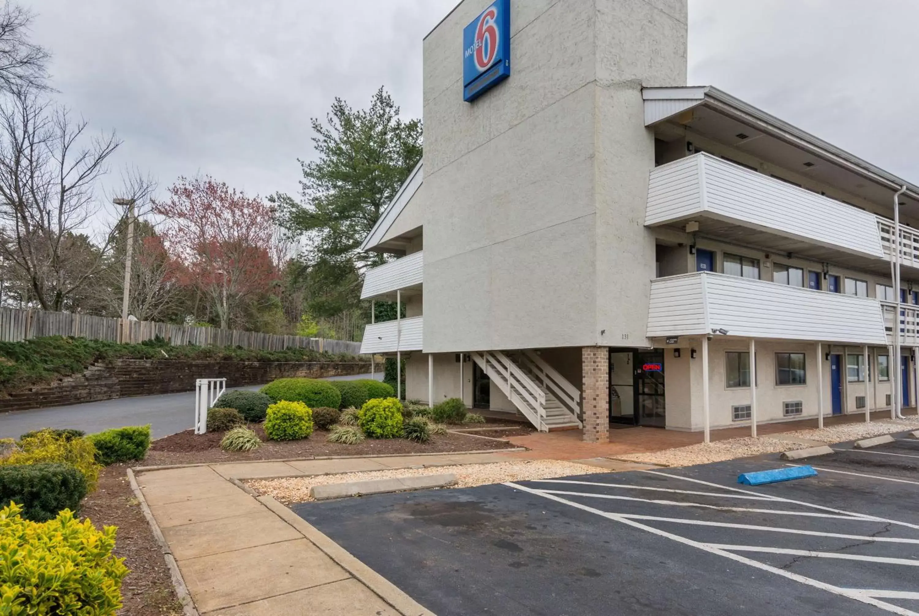 Property Building in Motel 6-Charlotte, NC - Coliseum