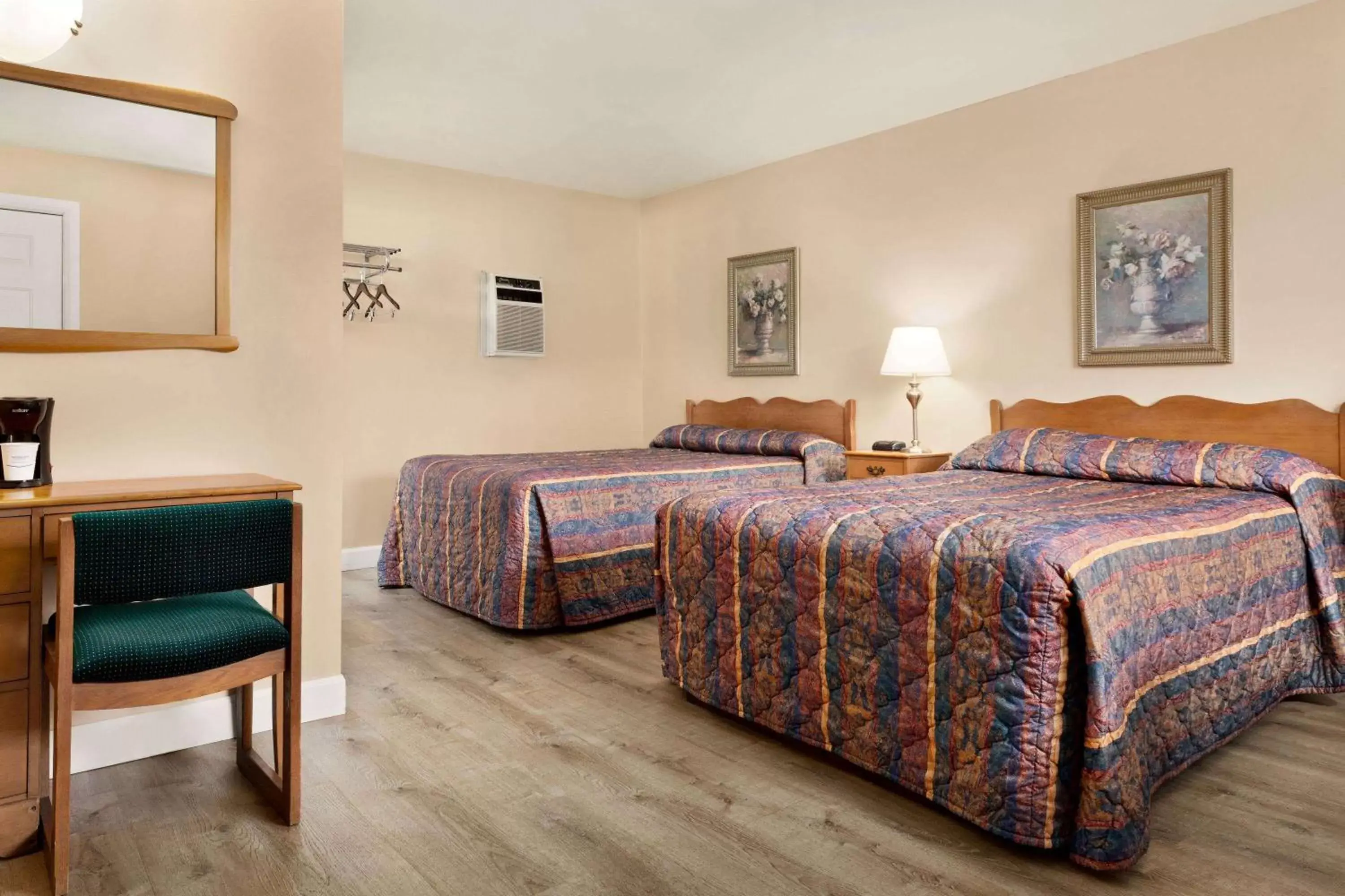Photo of the whole room, Bed in Travelodge by Wyndham Port Elgin