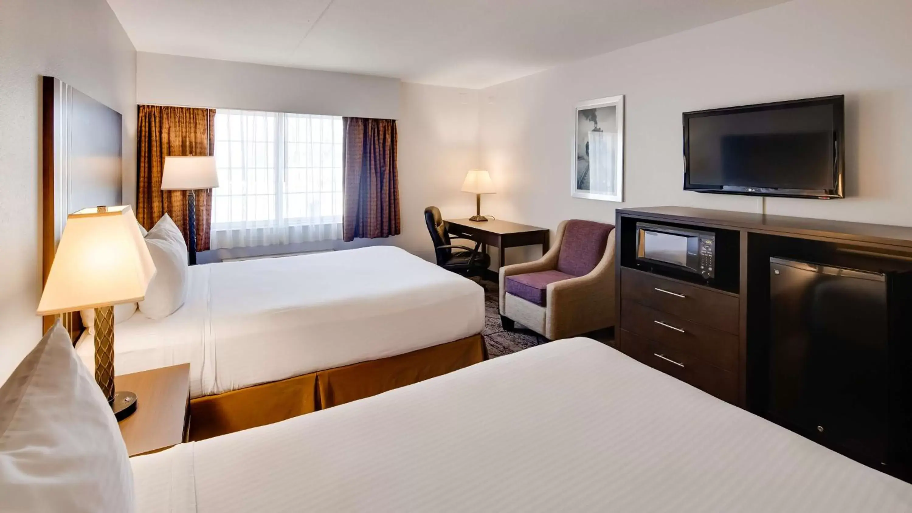 Photo of the whole room, Bed in Best Western Plus Longbranch Hotel & Convention Center